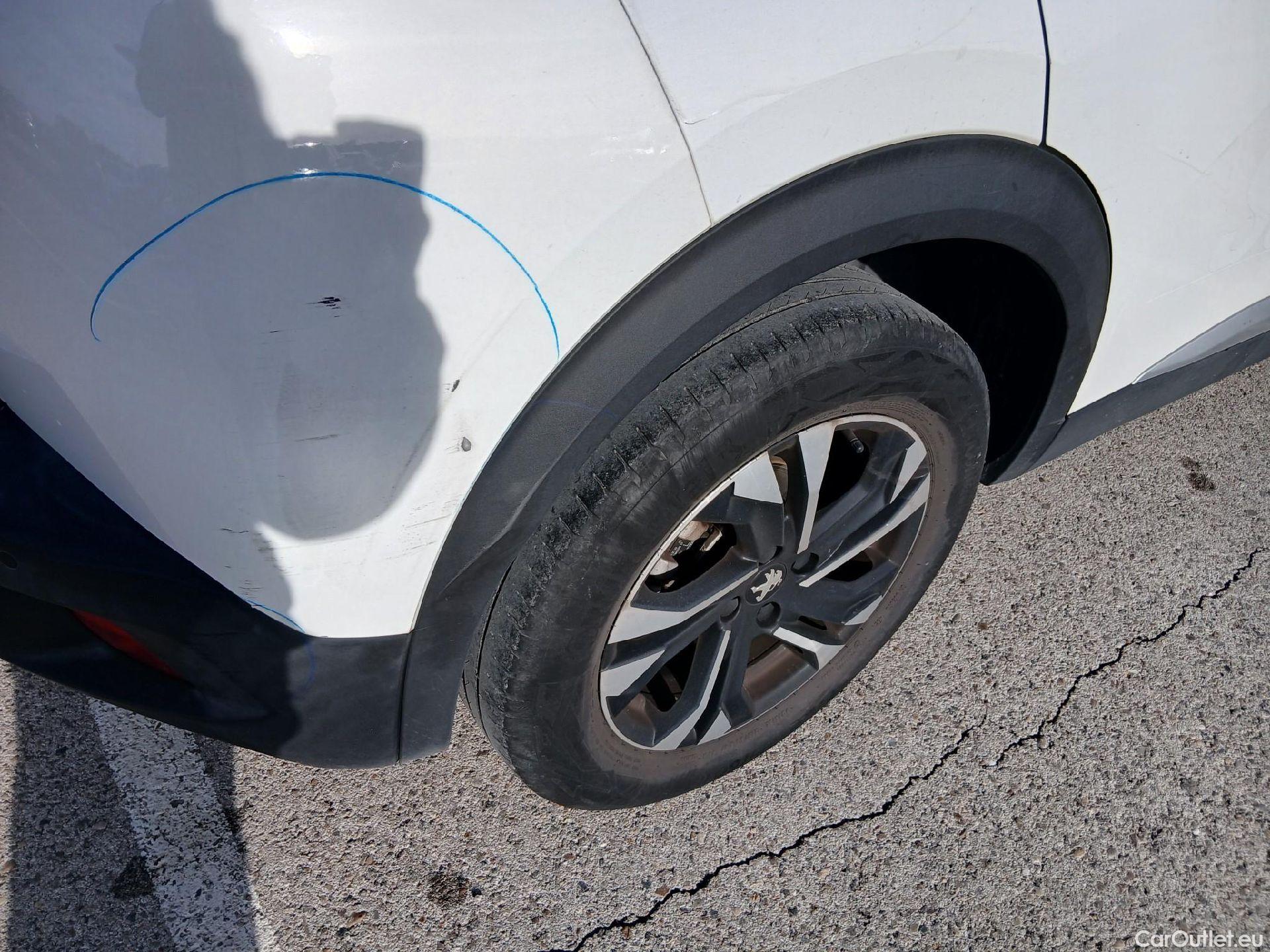  Peugeot  2008 PEUGEOT  / 2019 / 5P / todoterreno Allure BlueHDI 81kW (110CV) #29