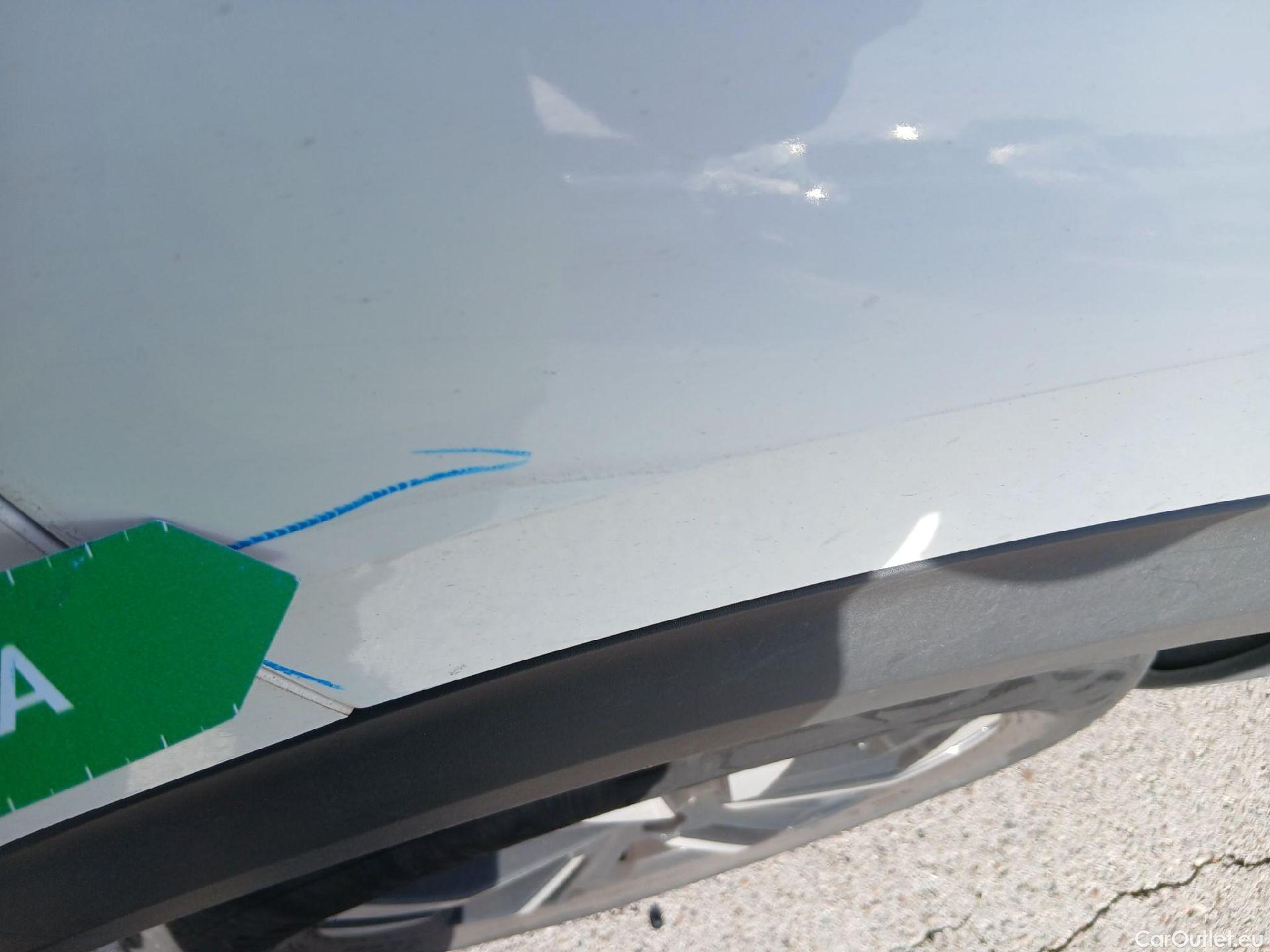  Peugeot  2008 PEUGEOT  / 2019 / 5P / todoterreno Allure BlueHDI 81kW (110CV) #31