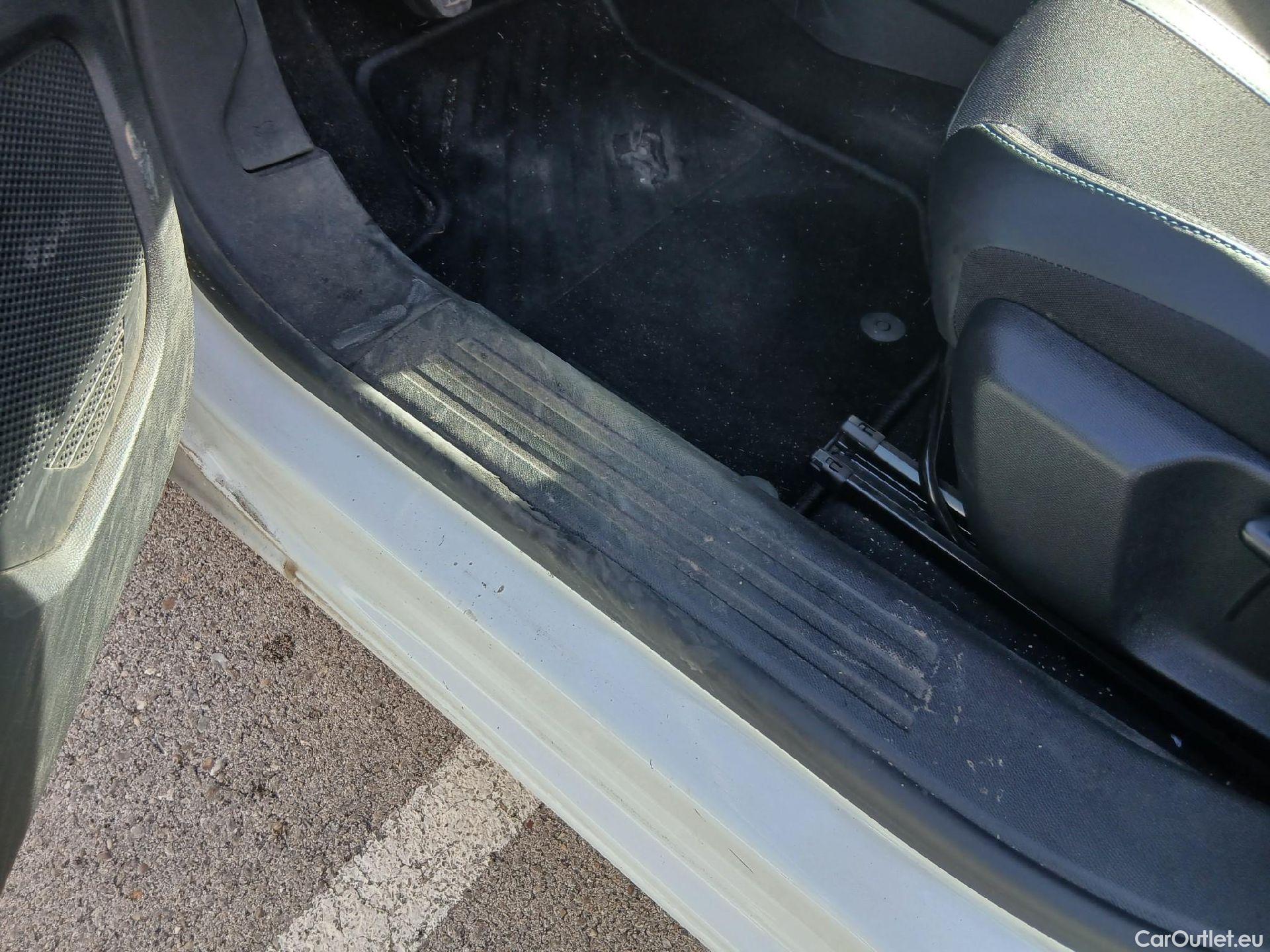  Peugeot  2008 PEUGEOT  / 2019 / 5P / todoterreno Allure BlueHDI 81kW (110CV) #1