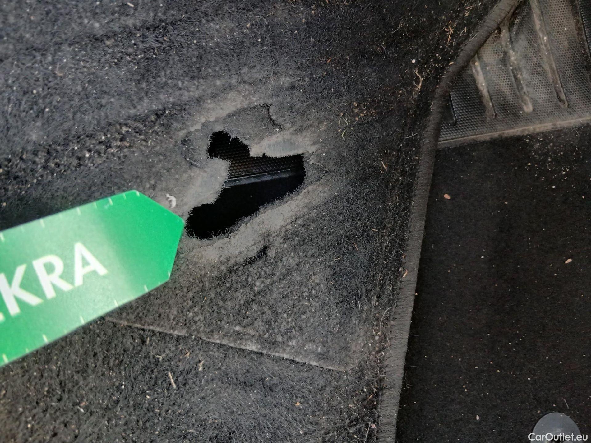  Peugeot  2008 PEUGEOT  / 2019 / 5P / todoterreno Allure BlueHDI 81kW (110CV) #4