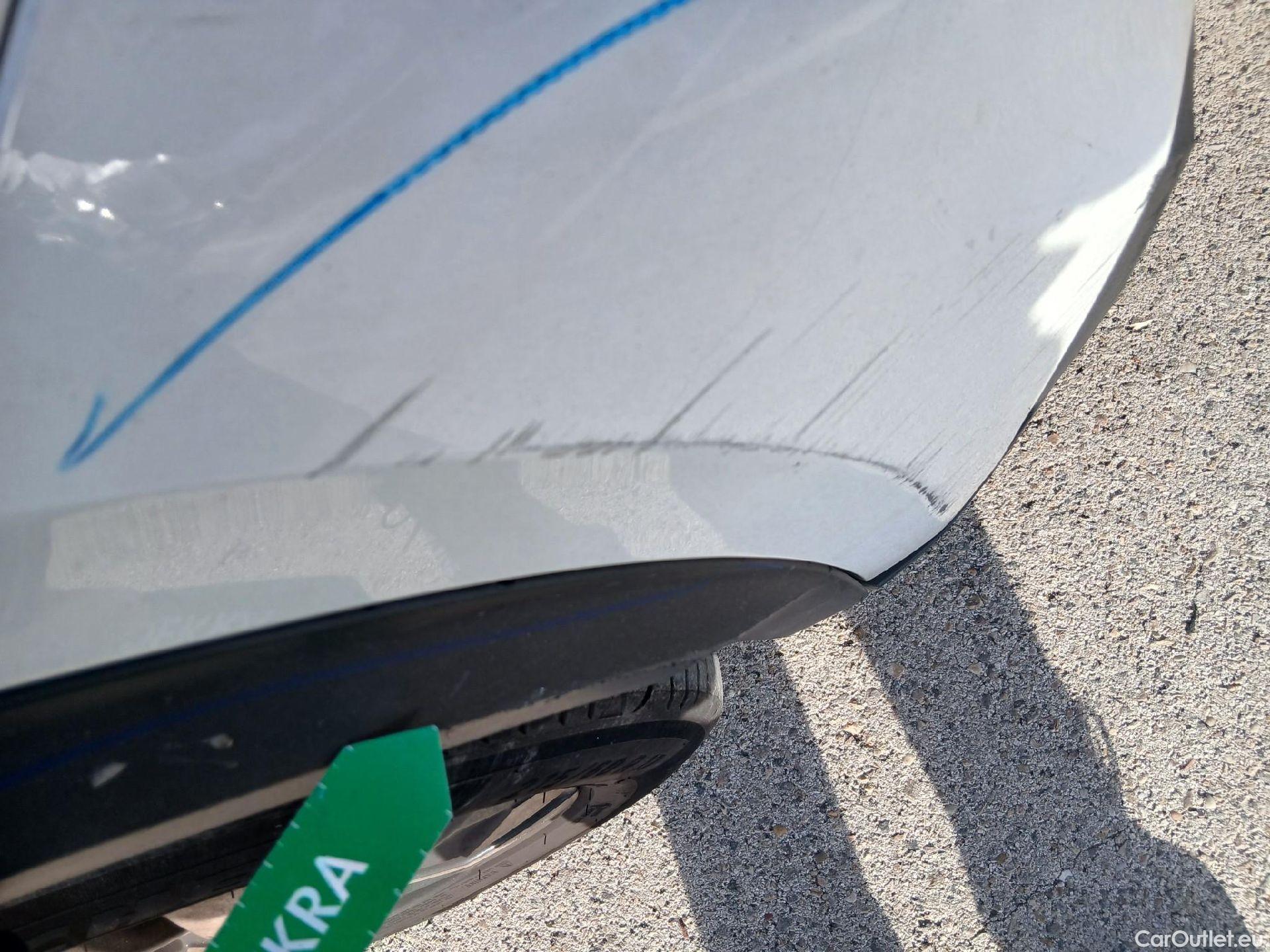  Peugeot  2008 PEUGEOT  / 2019 / 5P / todoterreno Allure BlueHDI 81kW (110CV) #37