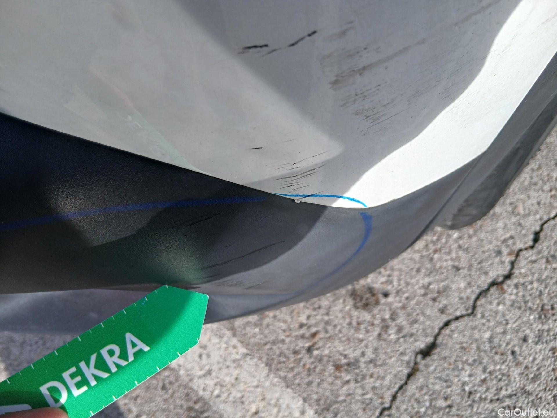  Peugeot  2008 PEUGEOT  / 2019 / 5P / todoterreno Allure BlueHDI 81kW (110CV) #24