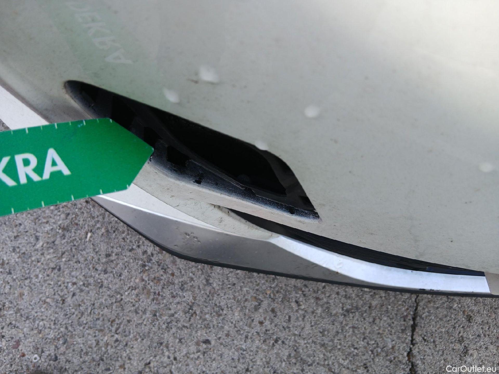  Peugeot  2008 PEUGEOT  / 2019 / 5P / todoterreno Allure BlueHDI 81kW (110CV) #16