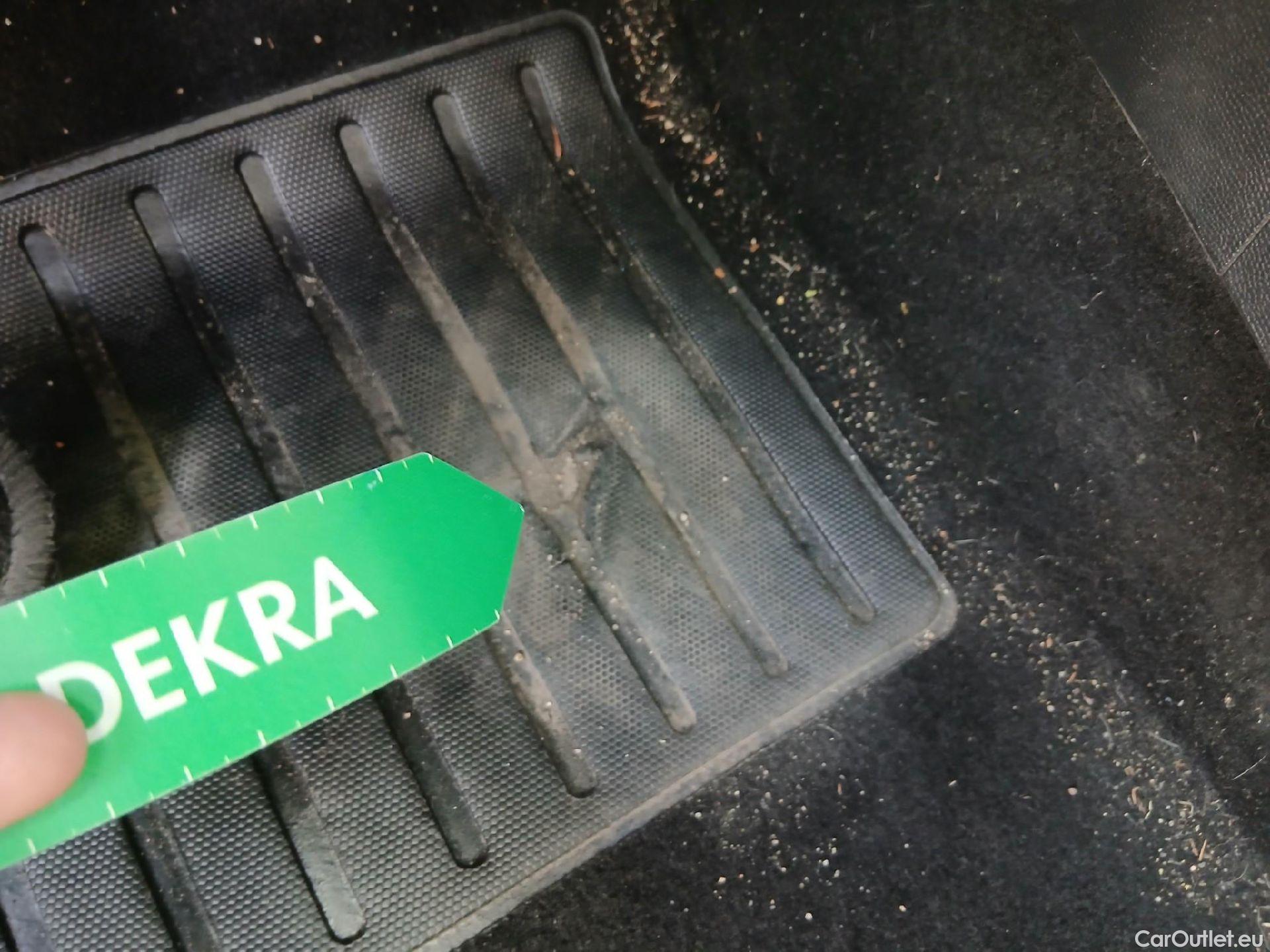  Peugeot  2008 PEUGEOT  / 2019 / 5P / todoterreno Allure BlueHDI 81kW (110CV) #6