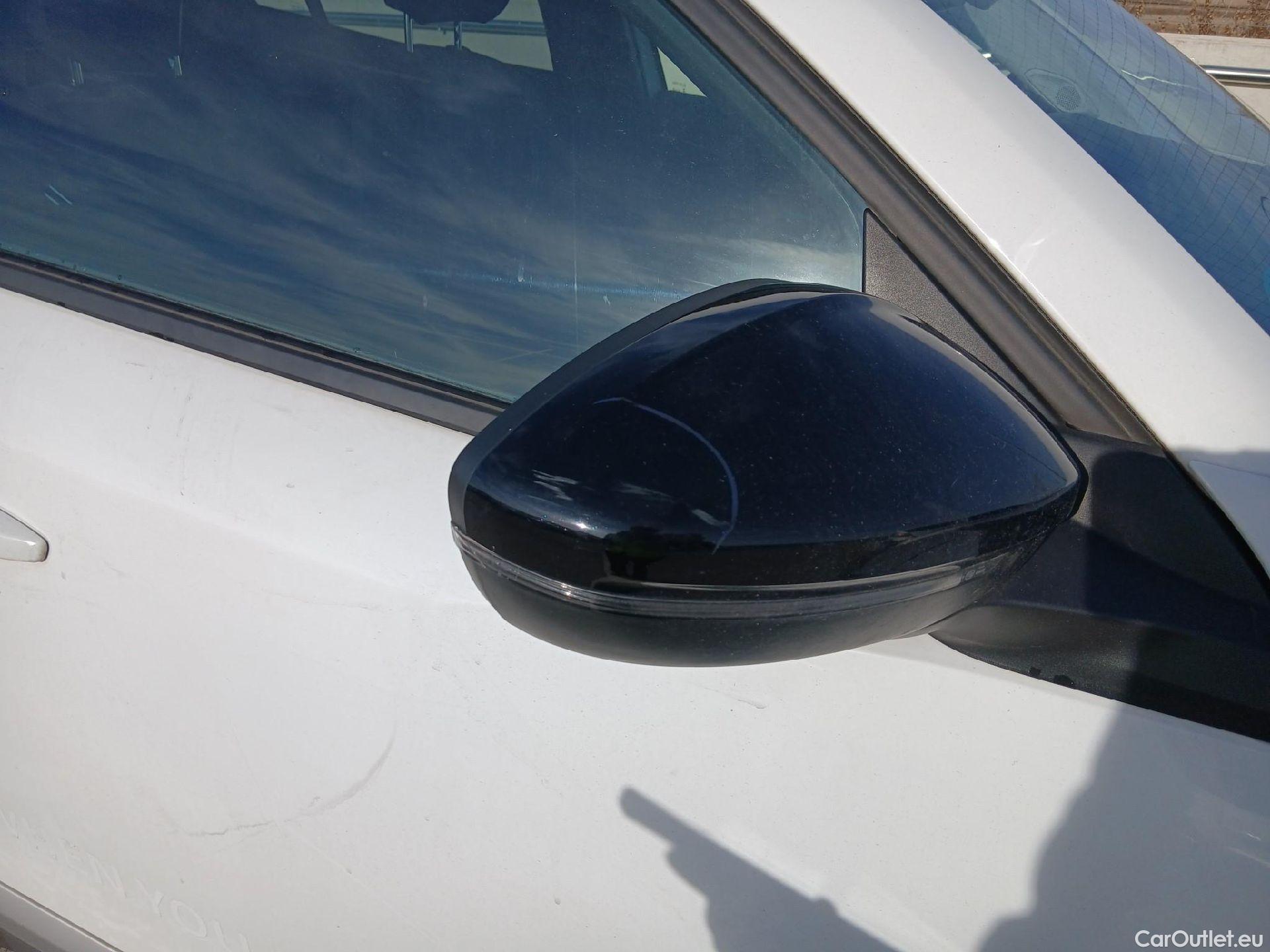  Peugeot  2008 PEUGEOT  / 2019 / 5P / todoterreno Allure BlueHDI 81kW (110CV) #33