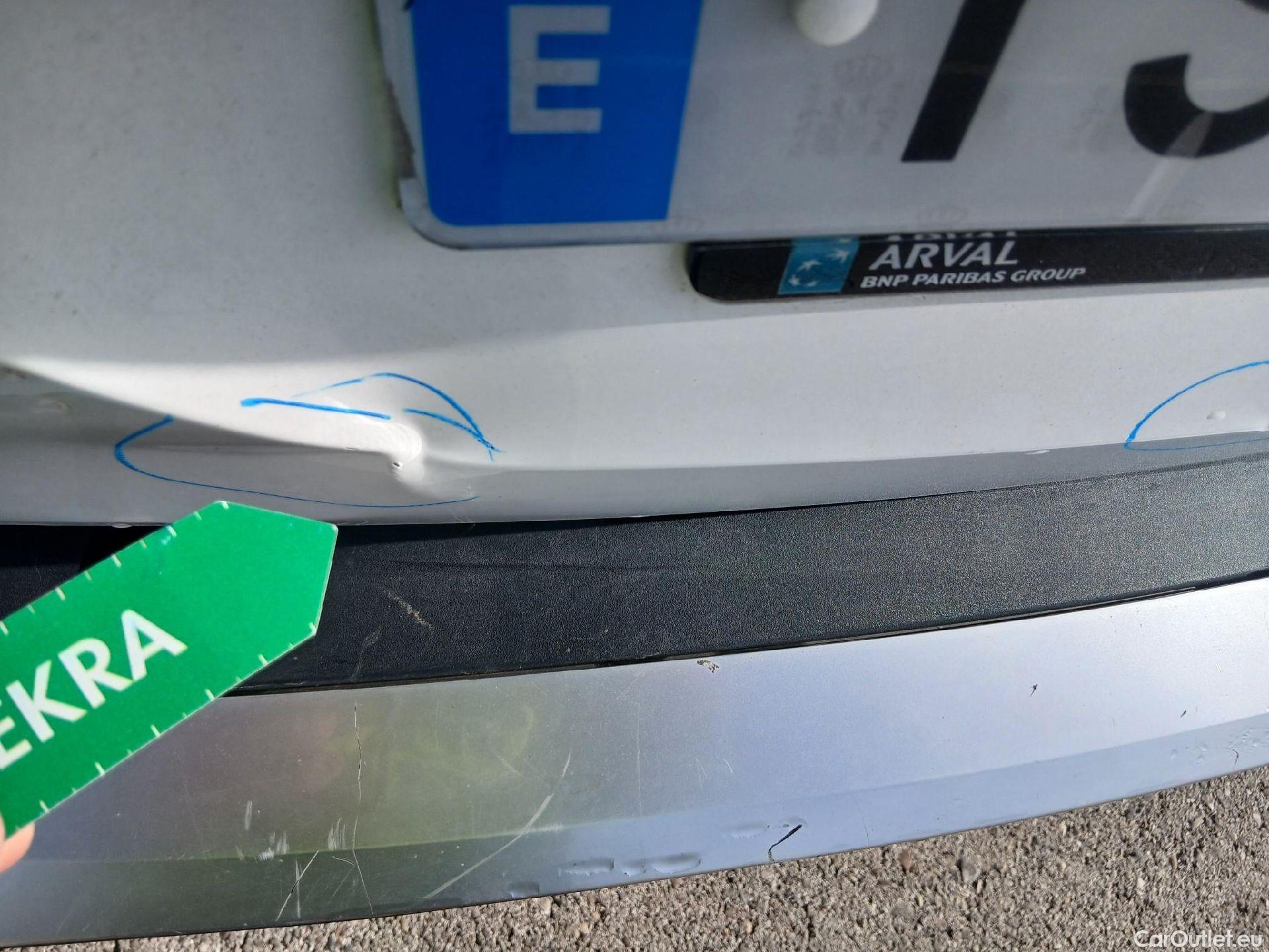  Peugeot  2008 PEUGEOT  / 2019 / 5P / todoterreno Allure BlueHDI 81kW (110CV) #20