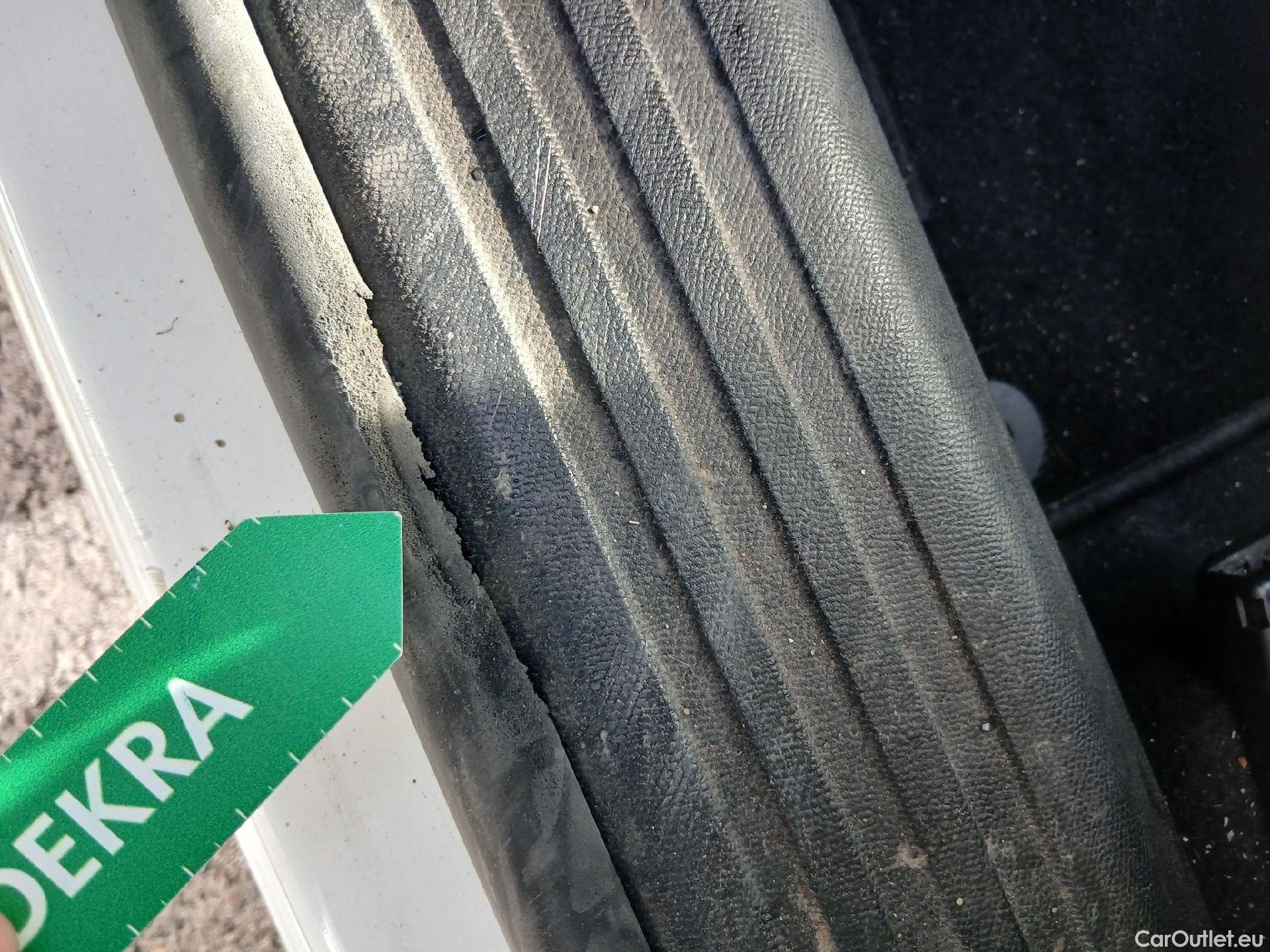  Peugeot  2008 PEUGEOT  / 2019 / 5P / todoterreno Allure BlueHDI 81kW (110CV) #2