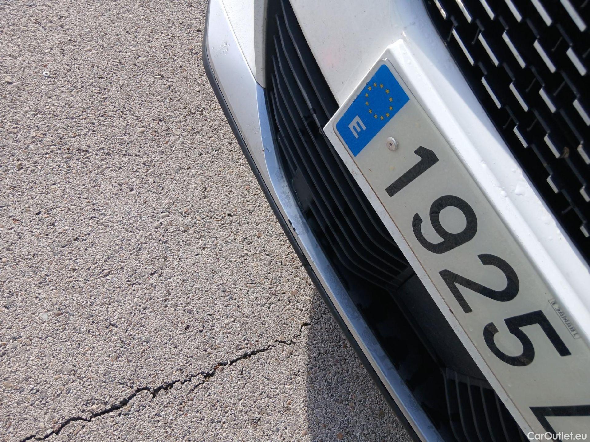  Peugeot  2008 PEUGEOT  / 2019 / 5P / todoterreno Allure BlueHDI 81kW (110CV) #19