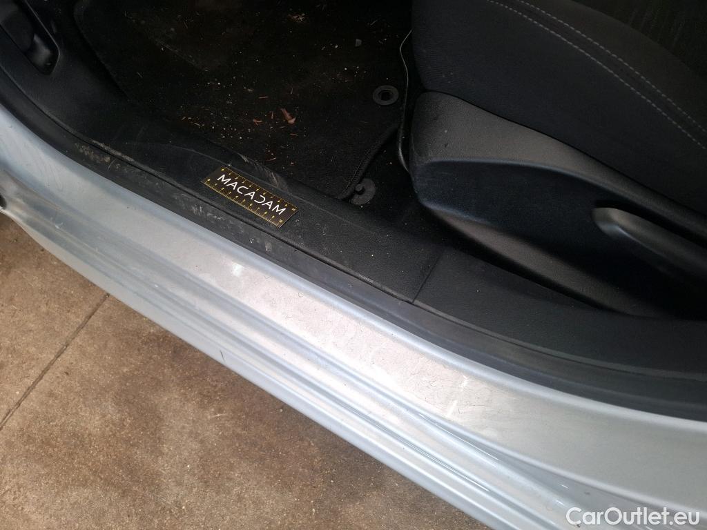  Peugeot  208  Affaire Premium 1.6 HDi 100CV BVM5 E6 #3