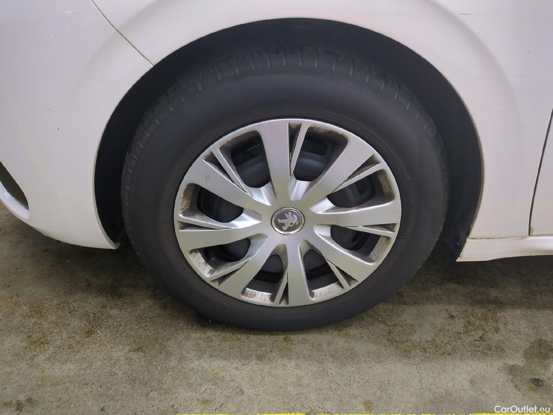  Peugeot  208  Affaire Premium Pack 1.2 80CV BVM5 E6dT #2