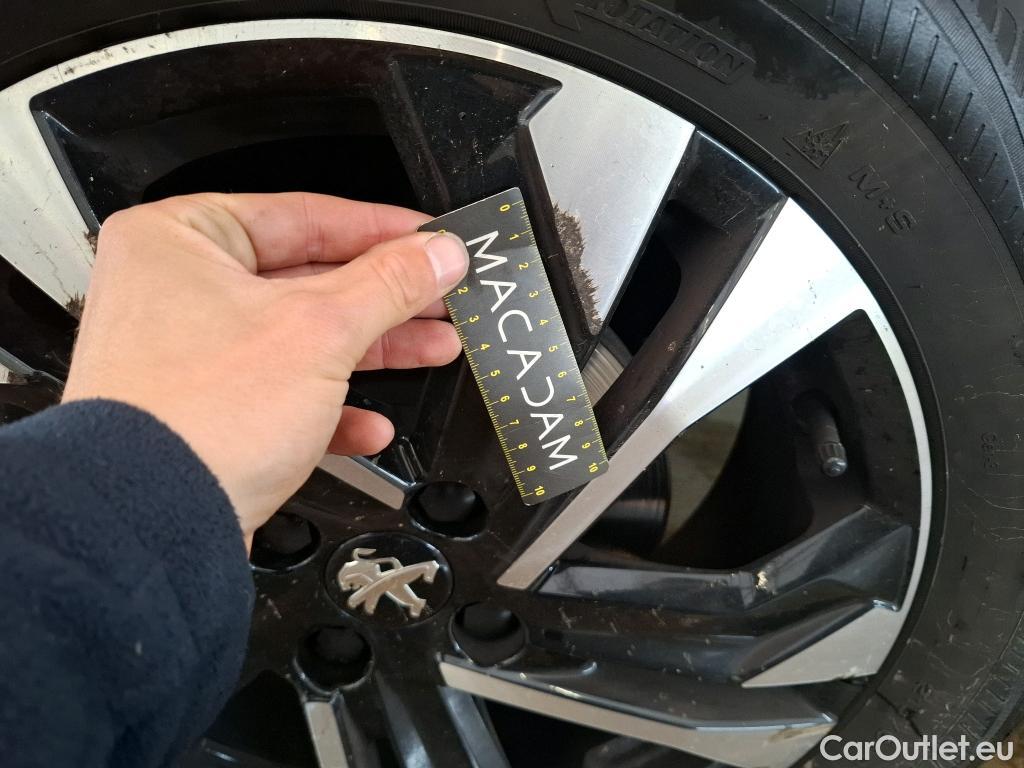  Peugeot  2008  Allure Pack 1.5 HDi 110CV BVM6 E6d #42