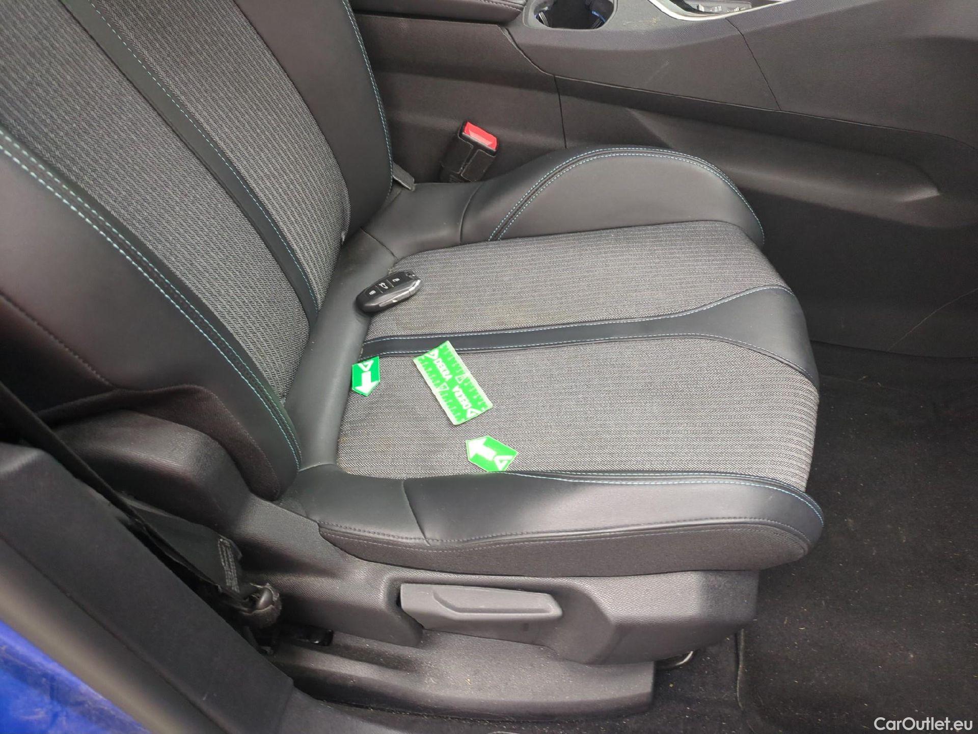  Peugeot  3008 PEUGEOT  / 2020 / 5P / SUV 1.6 HYBRID 225 E-EAT8 Allure Pack #35