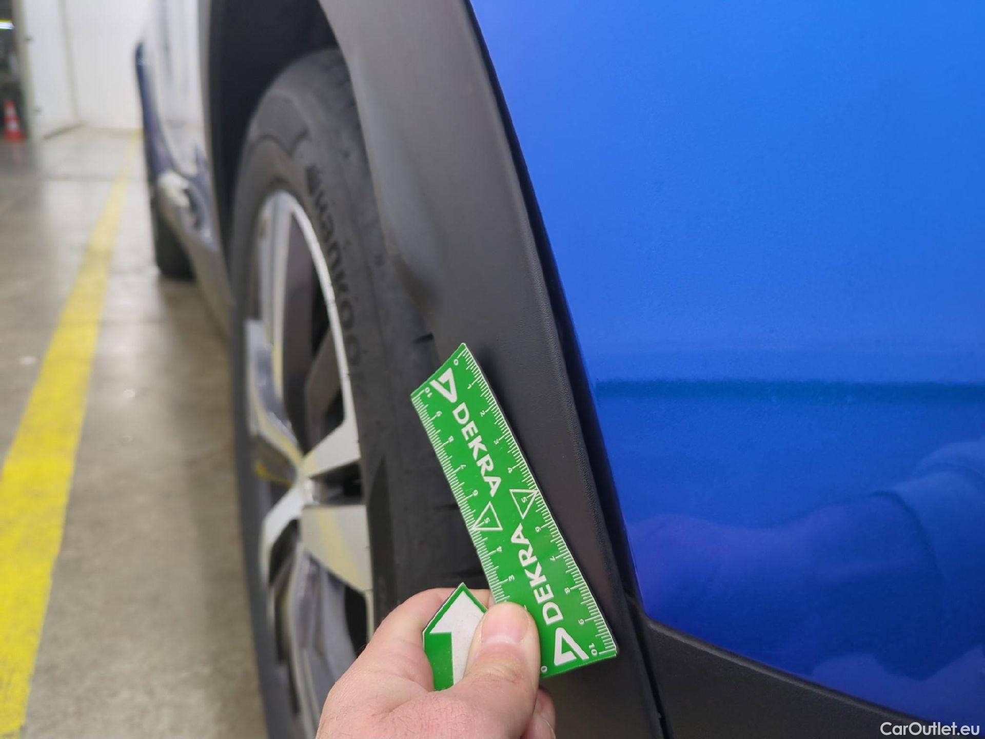  Peugeot  3008 PEUGEOT  / 2020 / 5P / SUV 1.6 HYBRID 225 E-EAT8 Allure Pack #27