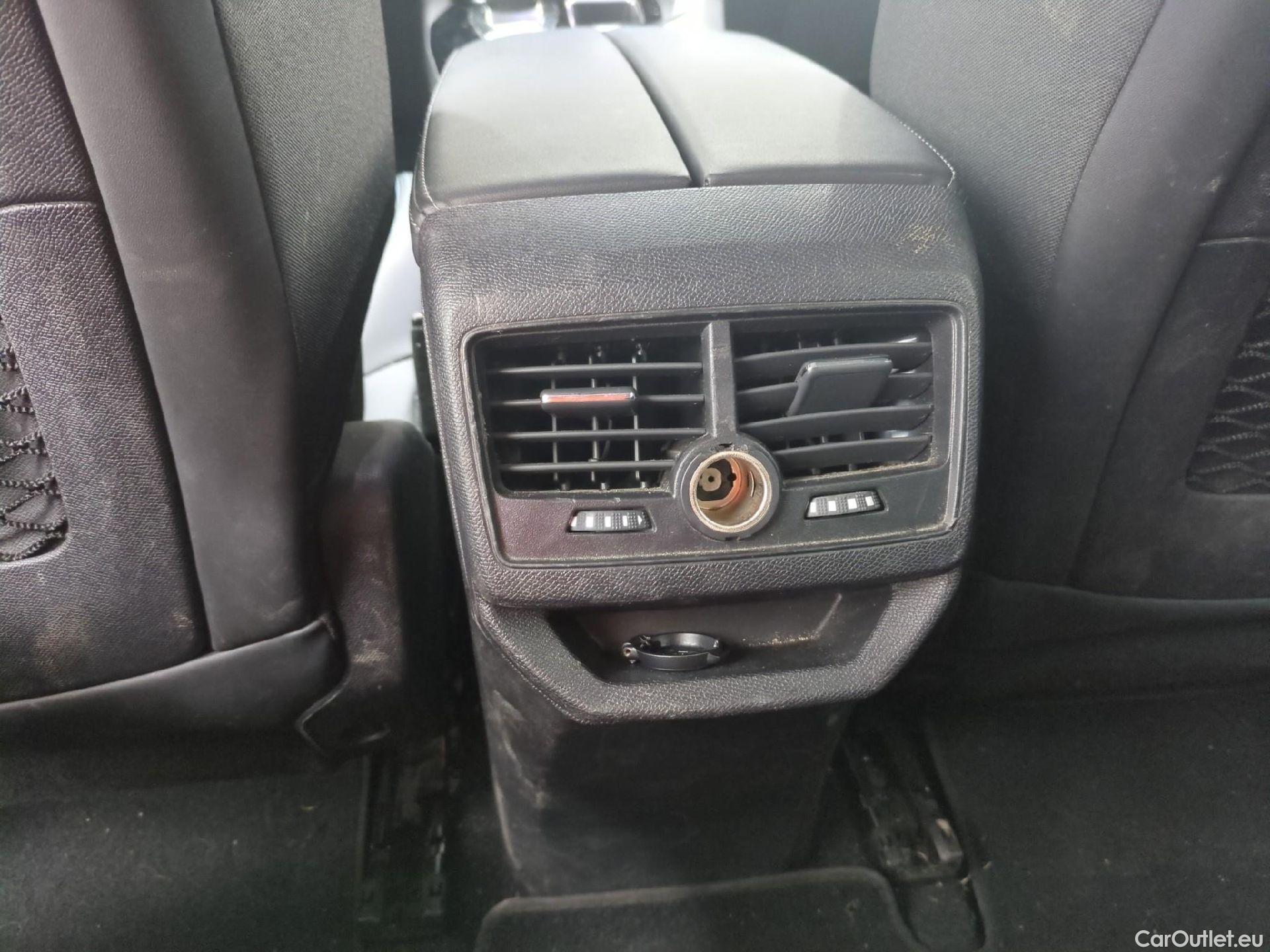  Peugeot  3008 PEUGEOT  / 2020 / 5P / SUV 1.6 HYBRID 225 E-EAT8 Allure Pack #4