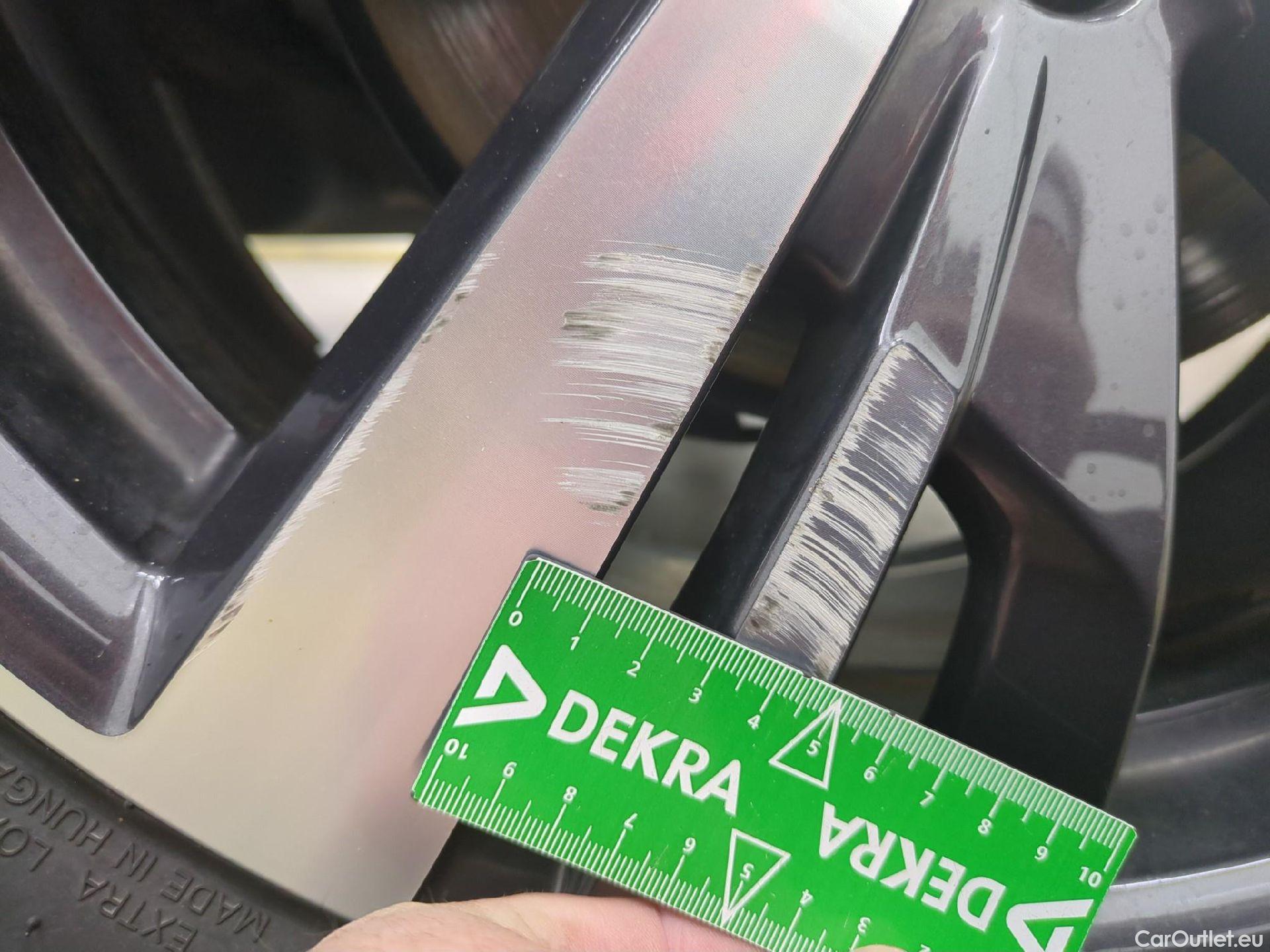  Peugeot  3008 PEUGEOT  / 2020 / 5P / SUV 1.6 HYBRID 225 E-EAT8 Allure Pack #9