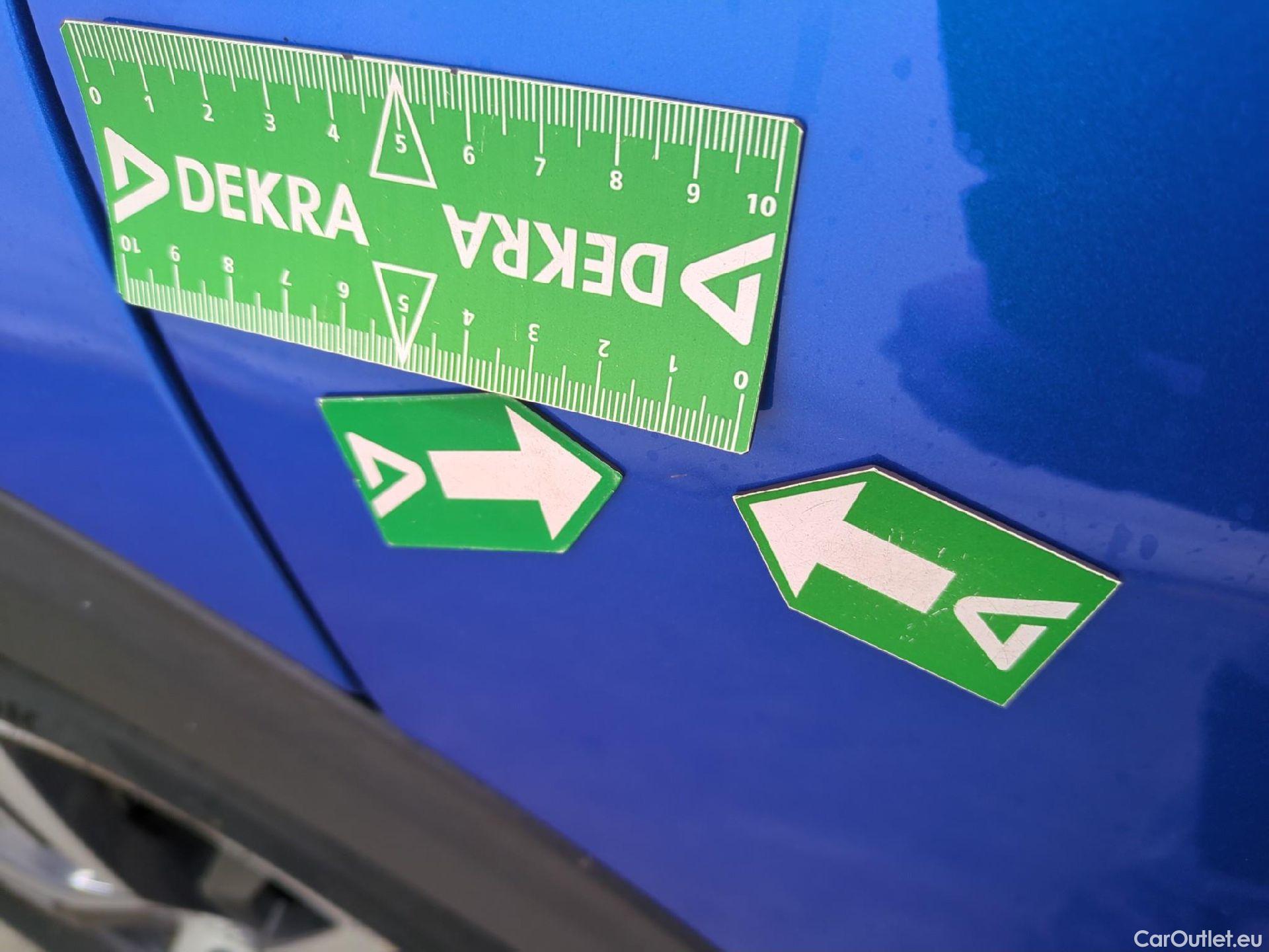  Peugeot  3008 PEUGEOT  / 2020 / 5P / SUV 1.6 HYBRID 225 E-EAT8 Allure Pack #28