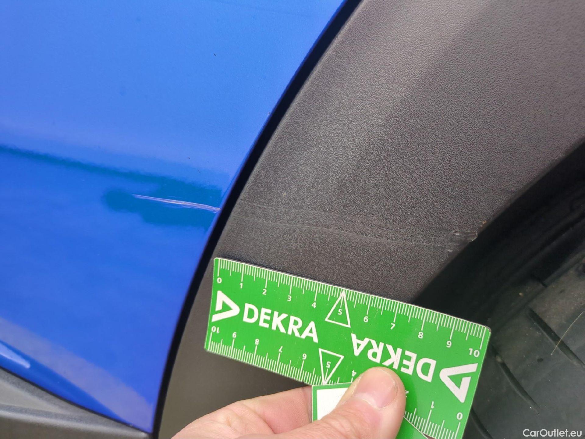  Peugeot  3008 PEUGEOT  / 2020 / 5P / SUV 1.6 HYBRID 225 E-EAT8 Allure Pack #25