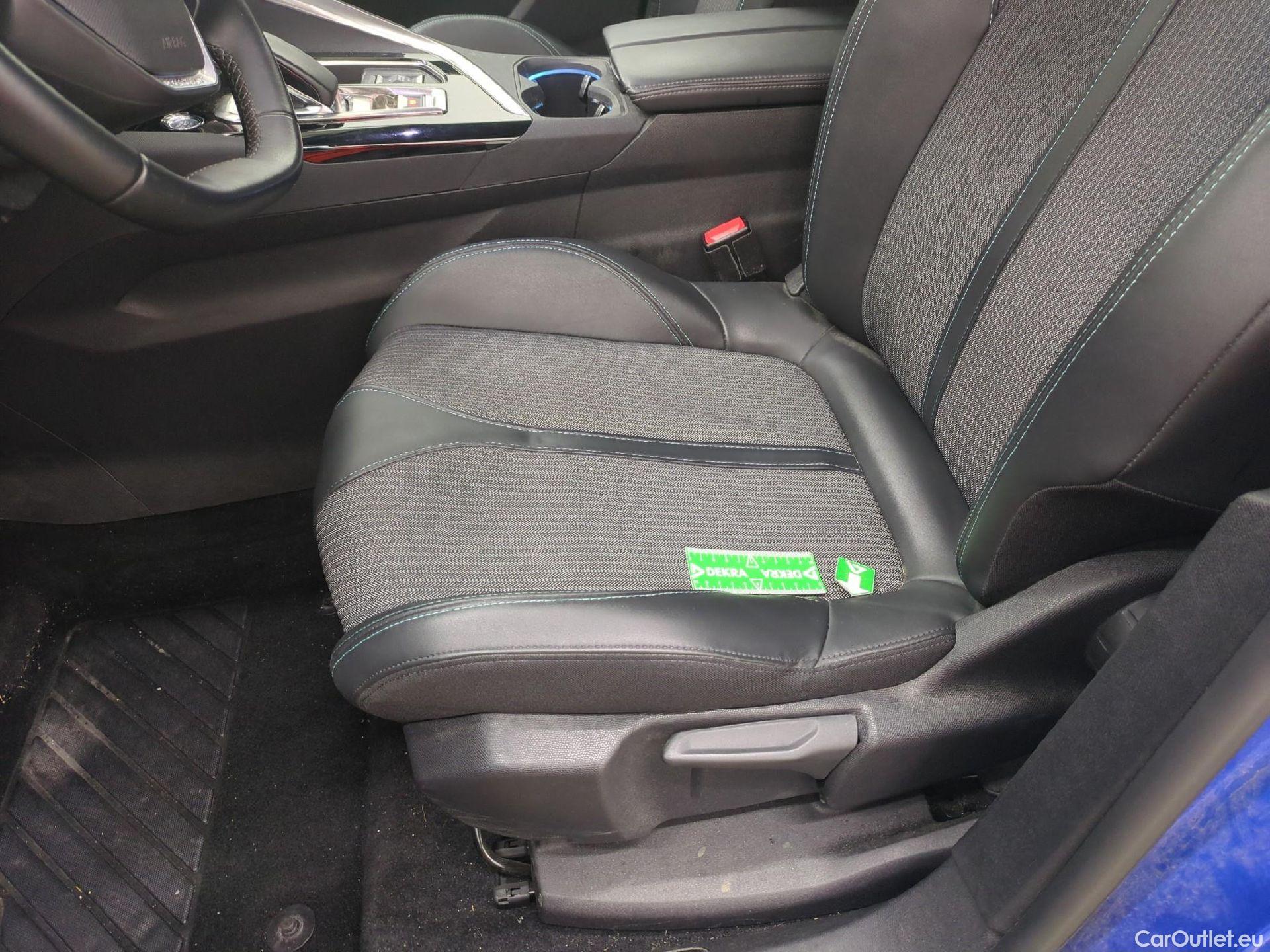  Peugeot  3008 PEUGEOT  / 2020 / 5P / SUV 1.6 HYBRID 225 E-EAT8 Allure Pack #2