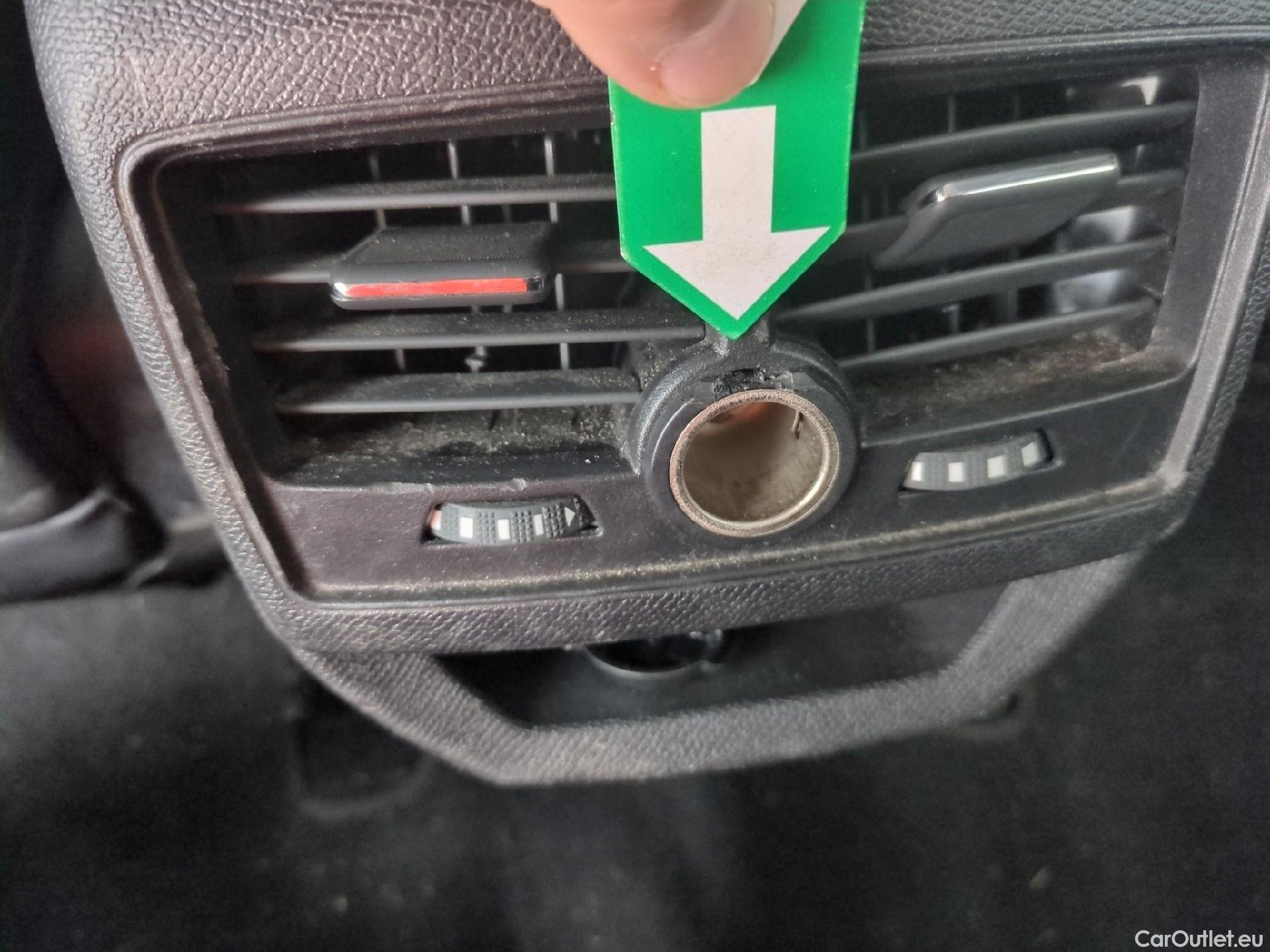  Peugeot  3008 PEUGEOT  / 2020 / 5P / SUV 1.6 HYBRID 225 E-EAT8 Allure Pack #5