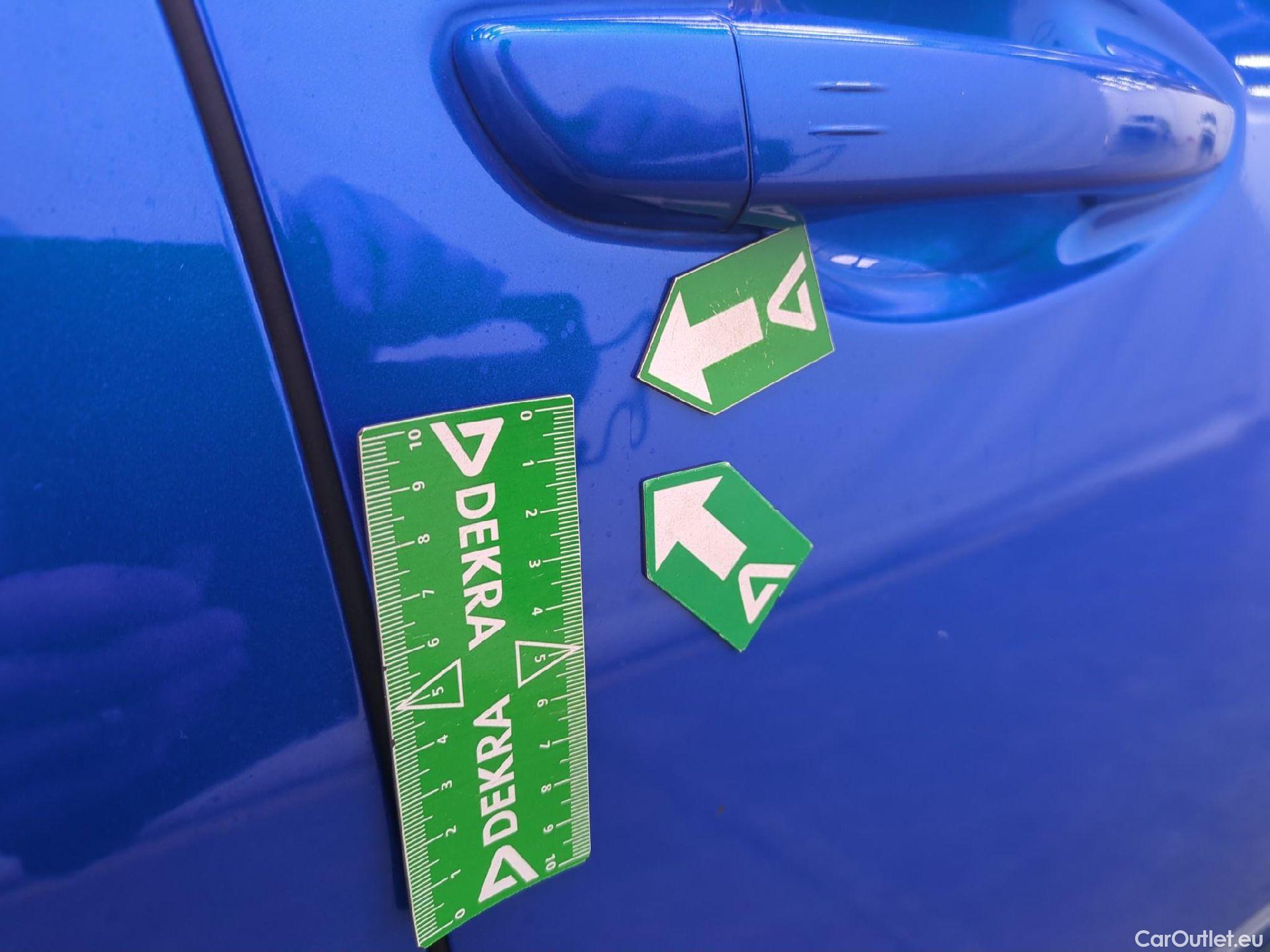  Peugeot  3008 PEUGEOT  / 2020 / 5P / SUV 1.6 HYBRID 225 E-EAT8 Allure Pack #32