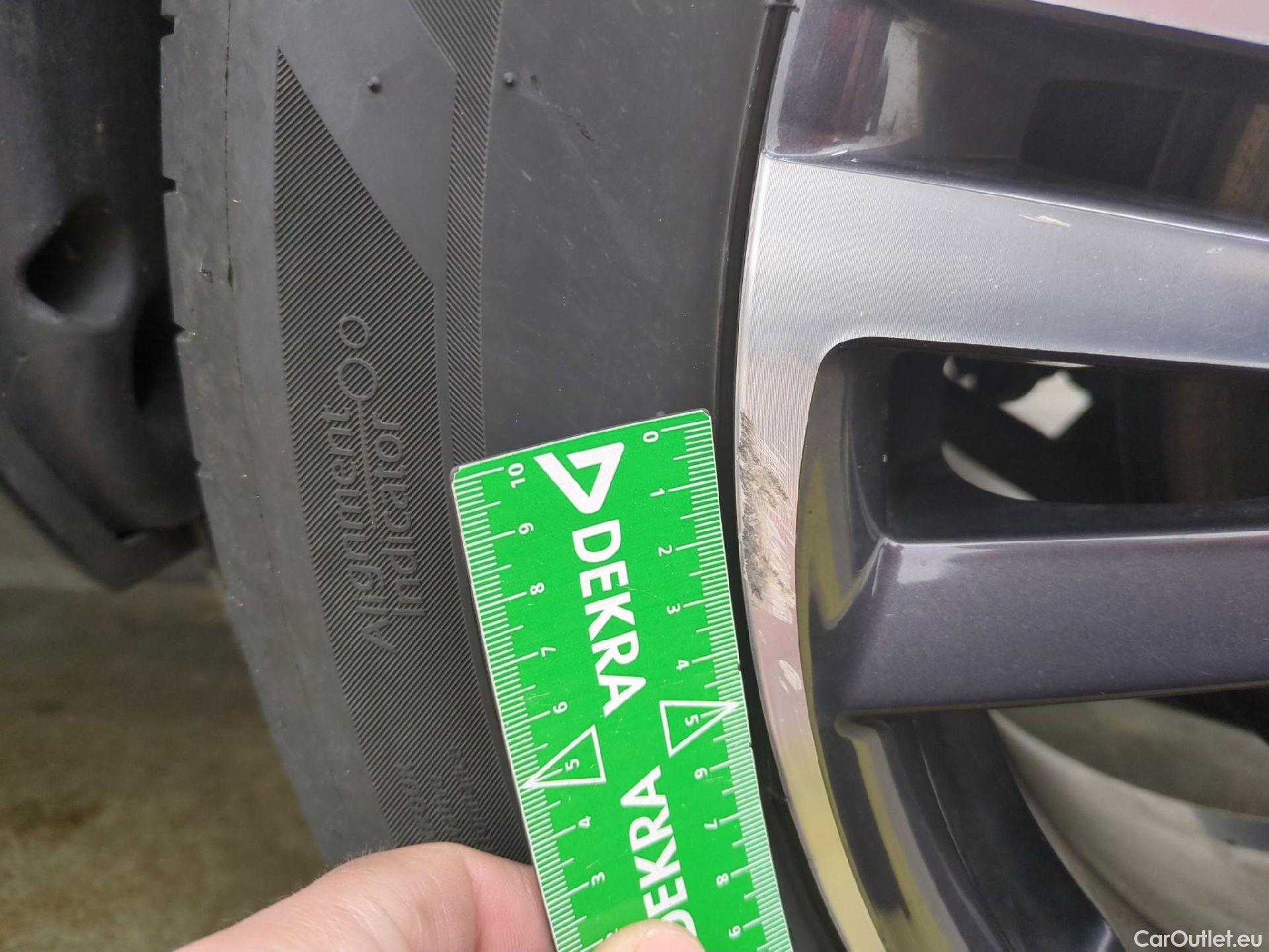  Peugeot  3008 PEUGEOT  / 2020 / 5P / SUV 1.6 HYBRID 225 E-EAT8 Allure Pack #10