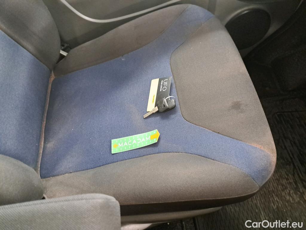  Renault  Trafic  II Fourgon L1H1 1200kg Grand Confort 90CV BVM6 #42