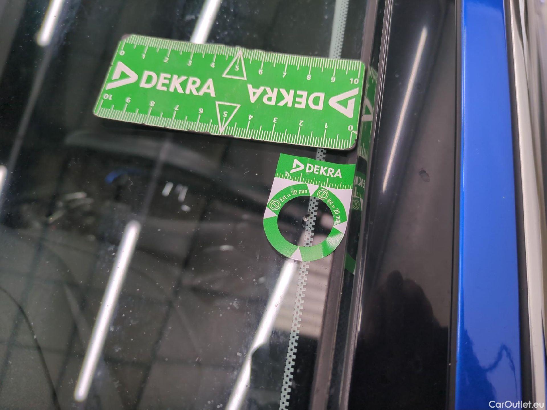  Peugeot  3008 PEUGEOT  / 2020 / 5P / SUV 1.6 HYBRID 225 E-EAT8 Allure Pack #37