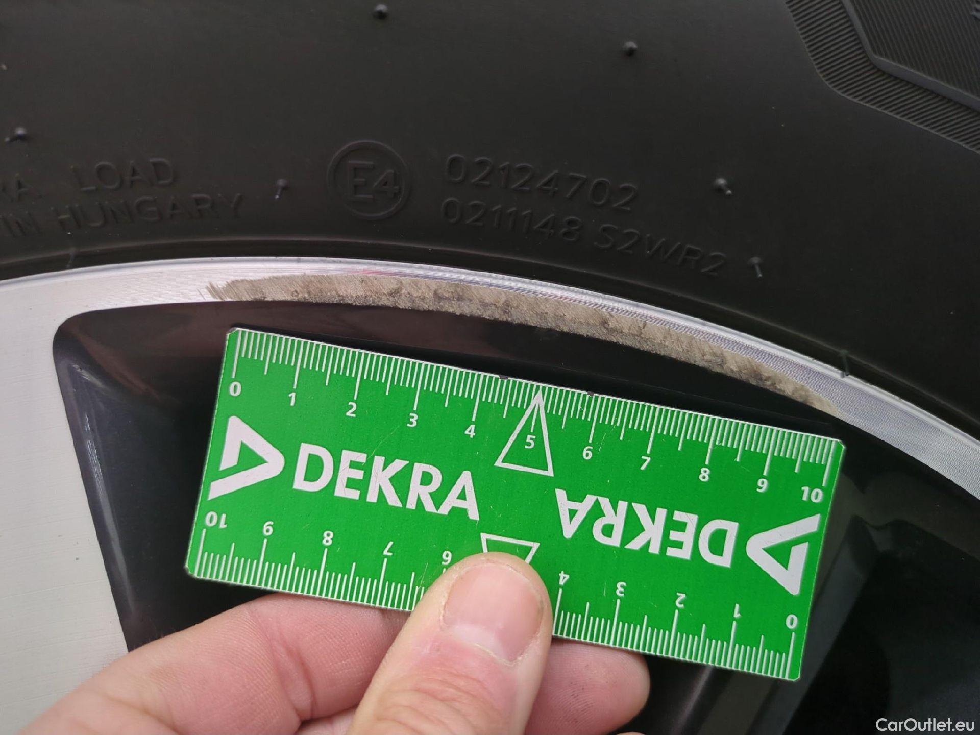  Peugeot  3008 PEUGEOT  / 2020 / 5P / SUV 1.6 HYBRID 225 E-EAT8 Allure Pack #16