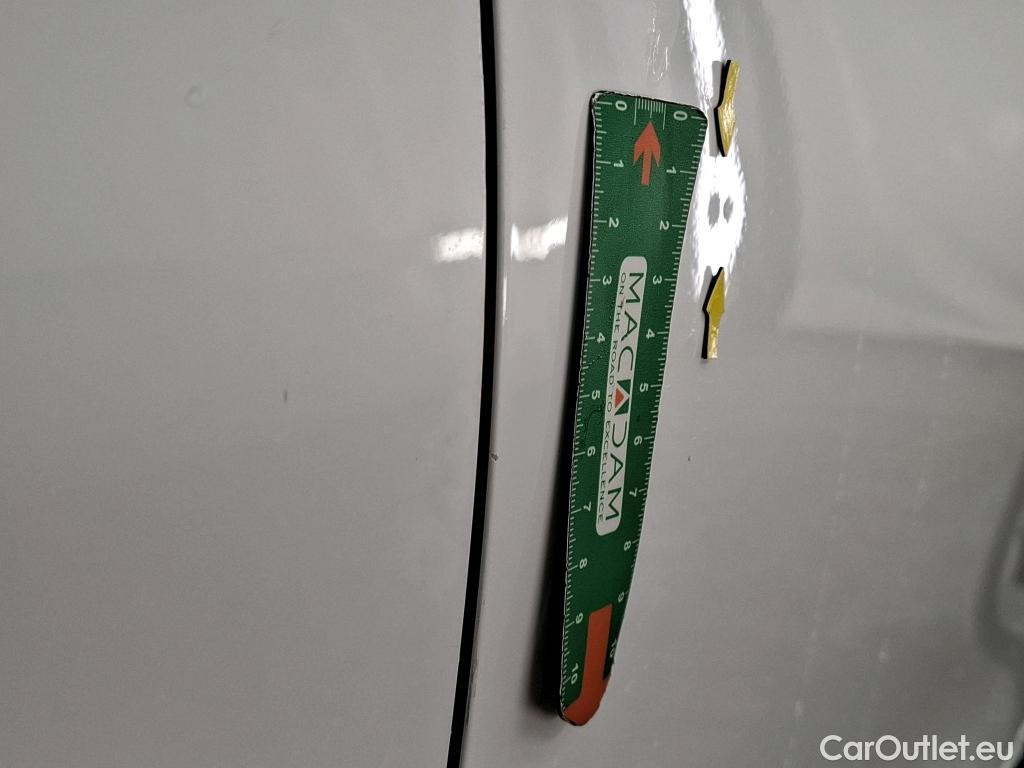  Toyota  Yaris TOYOTA  Hybride 5p Berline 1.5 VVT-I HYBRID France Business #3