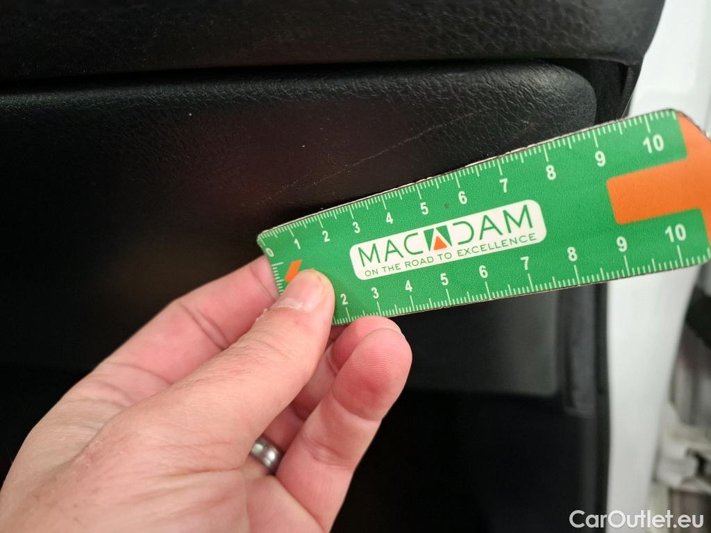  Toyota  Yaris TOYOTA  Hybride 5p Berline 1.5 VVT-I HYBRID France Business #5