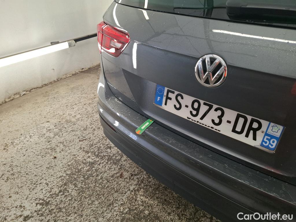  Volkswagen  Tiguan VOLKSWAGEN  / 2016 / 5P / SUV 1.5 TSI 130 EVO BMV6 Confortline Busines #1