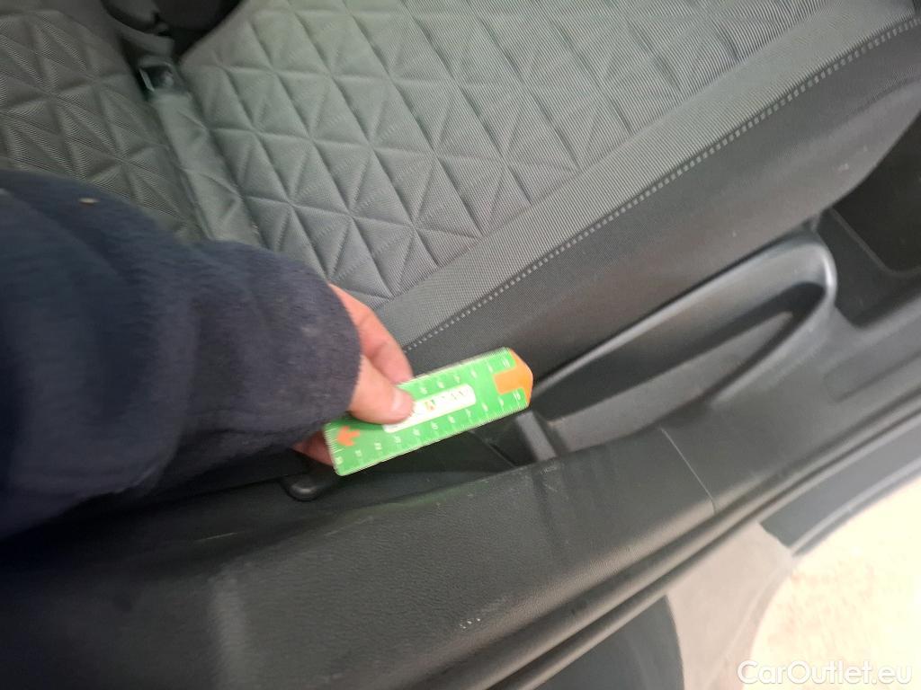  Volkswagen  Tiguan VOLKSWAGEN  / 2020 / 5P / SUV 2.0 TDI 150 DSG7 Life Business #9