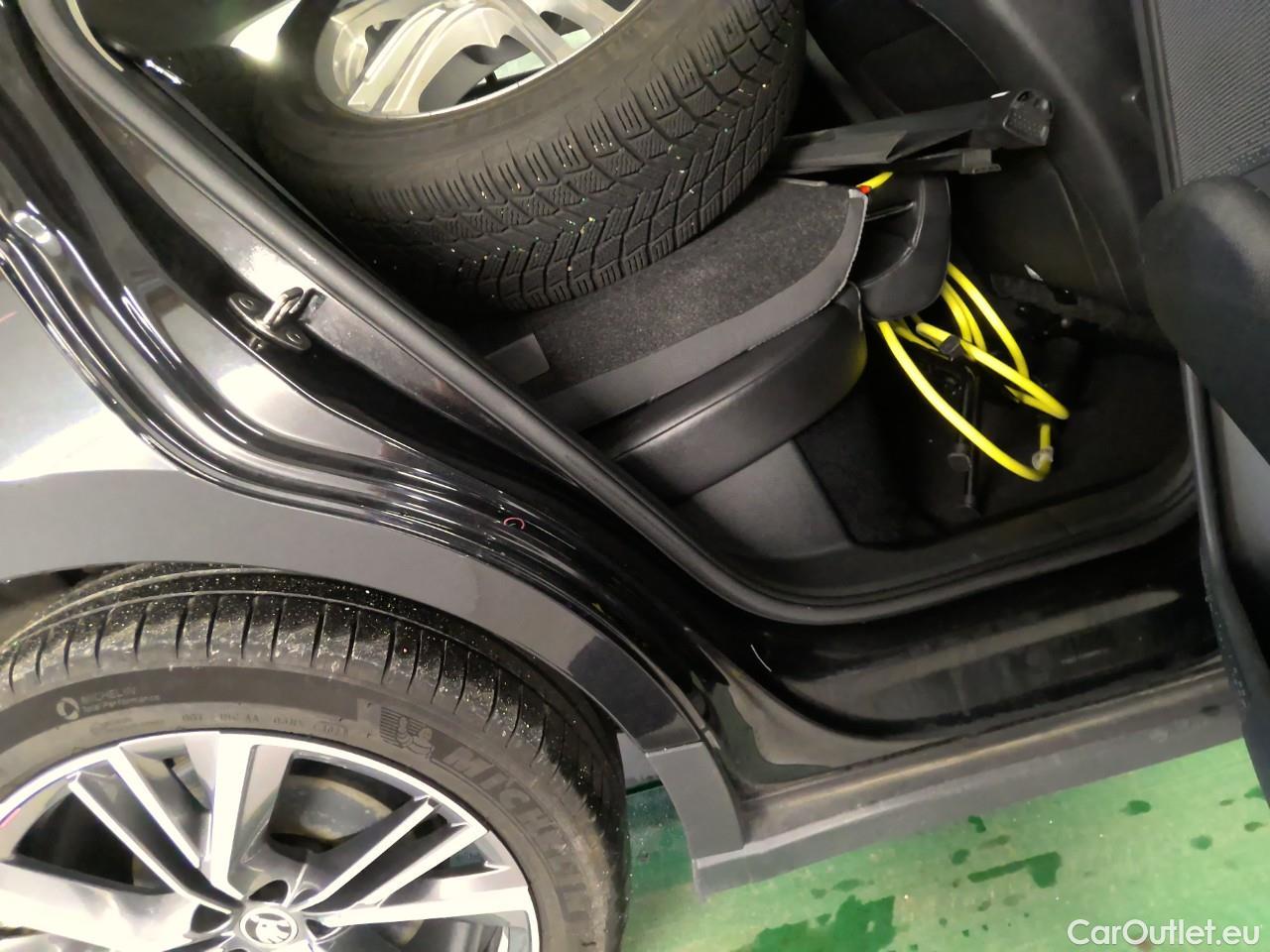  Skoda  ENYAQ  iV80 5d #7