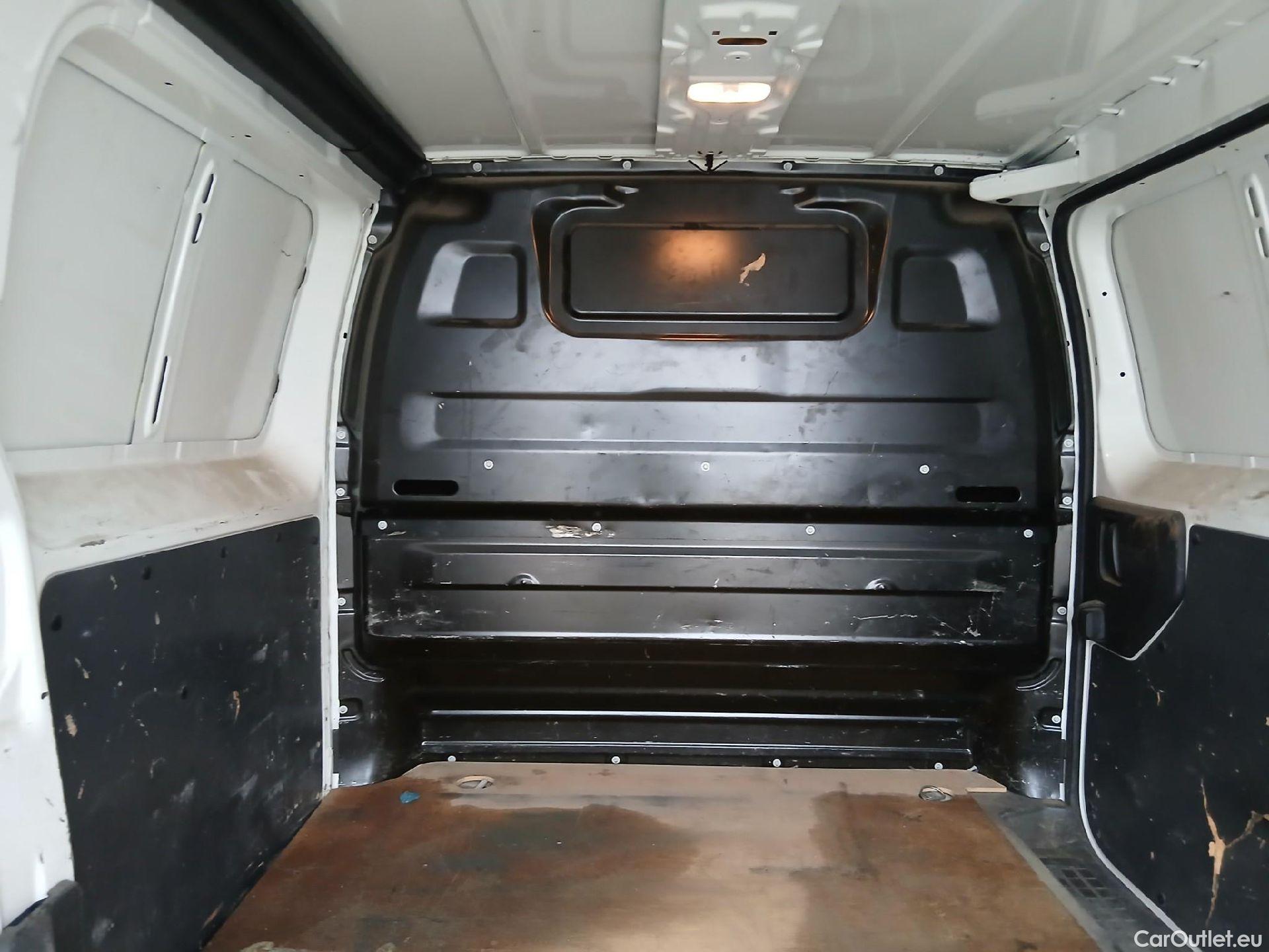  Opel  Vivaro OPEL  / 2019 / 4P / furgón 1.5 Diésel 74kW(100CV)M Std Exp #16