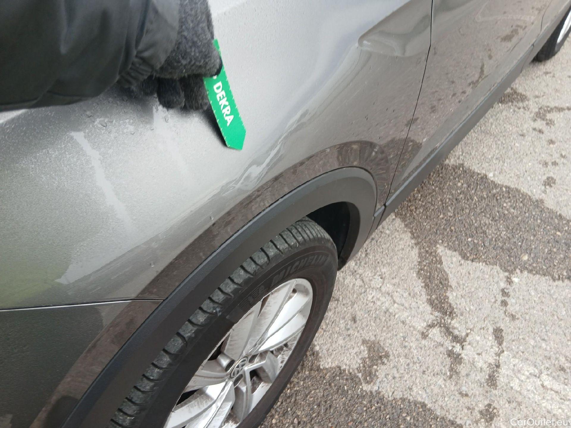  Volkswagen  T-CROSS VOLKSWAGEN  / 2018 / 5P / todoterreno Advance 1.0 TSI 85kW (115CV) DSG (AC) #3