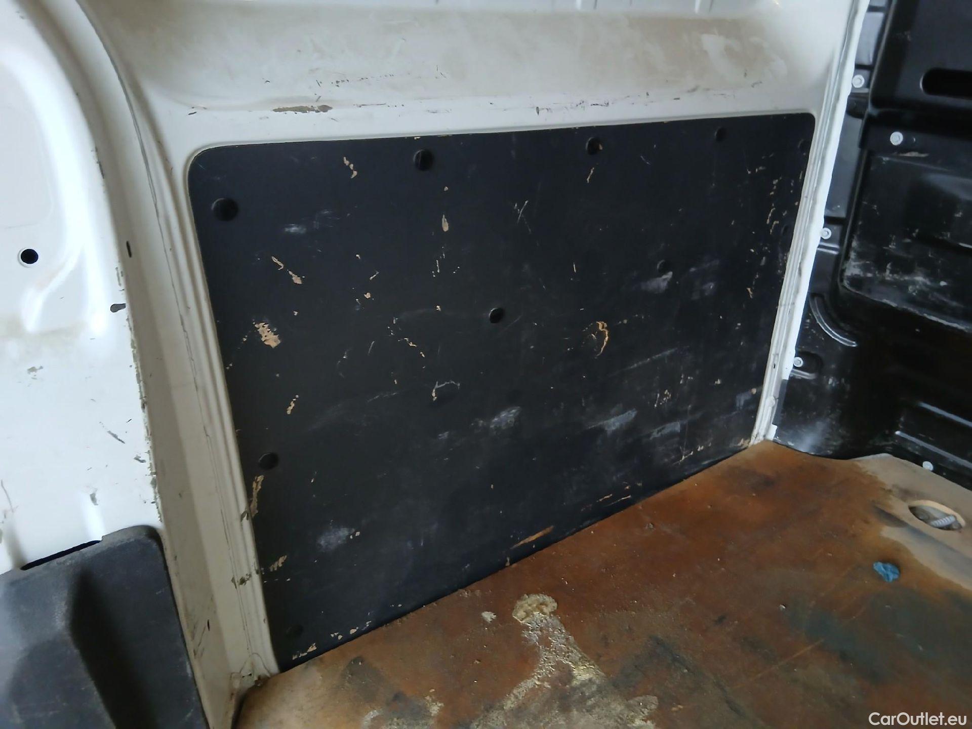  Opel  Vivaro OPEL  / 2019 / 4P / furgón 1.5 Diésel 74kW(100CV)M Std Exp #18