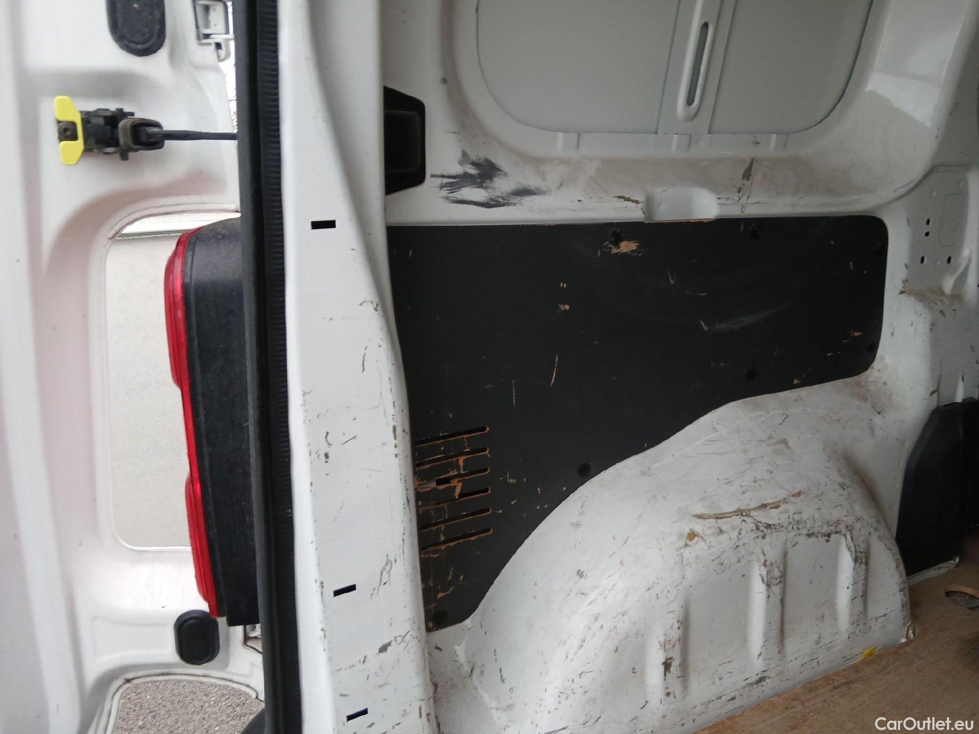  Opel  Vivaro OPEL  / 2019 / 4P / furgón 1.5 Diésel 74kW(100CV)M Std Exp #25