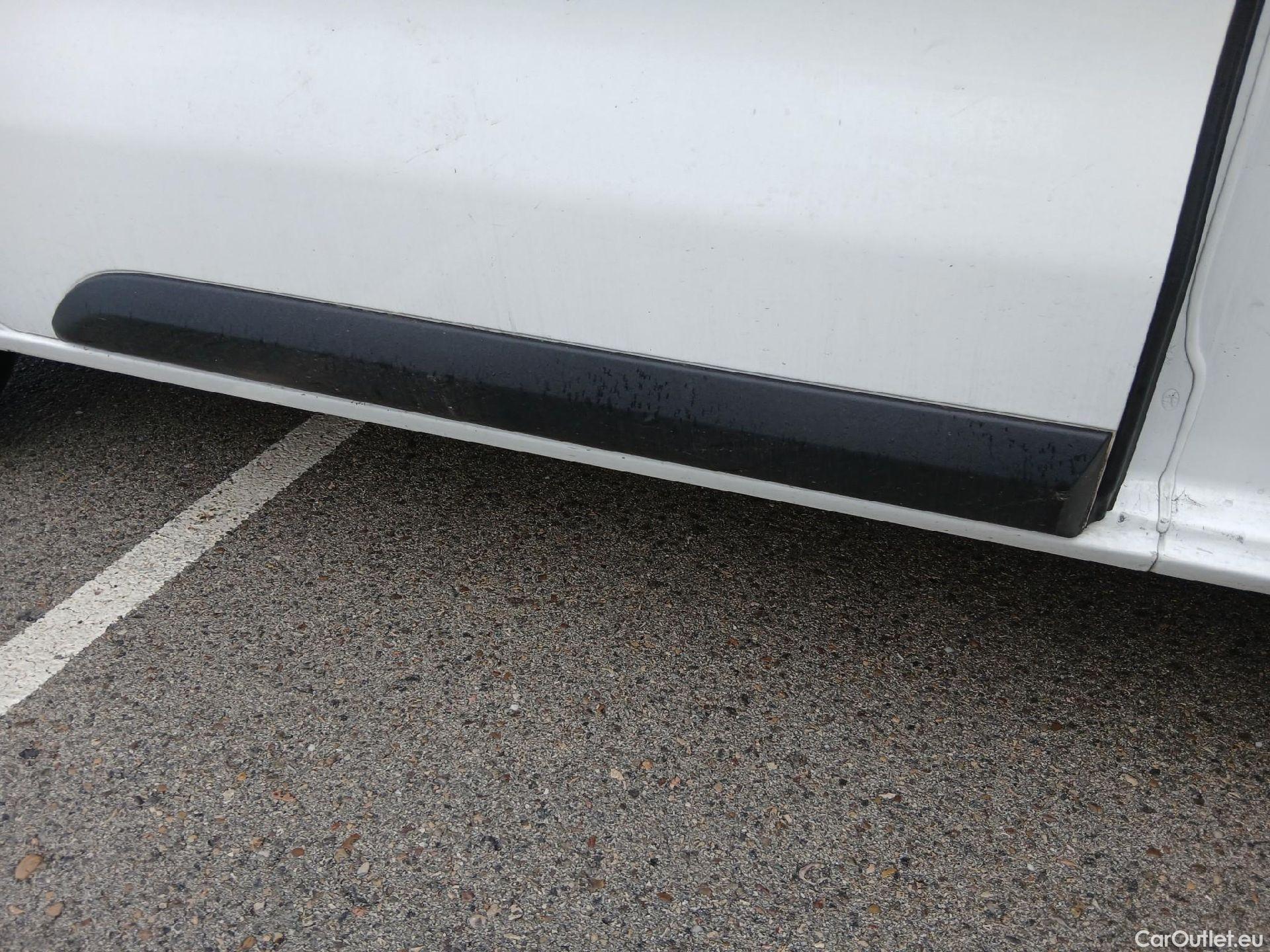  Opel  Vivaro OPEL  / 2019 / 4P / furgón 1.5 Diésel 74kW(100CV)M Std Exp #40