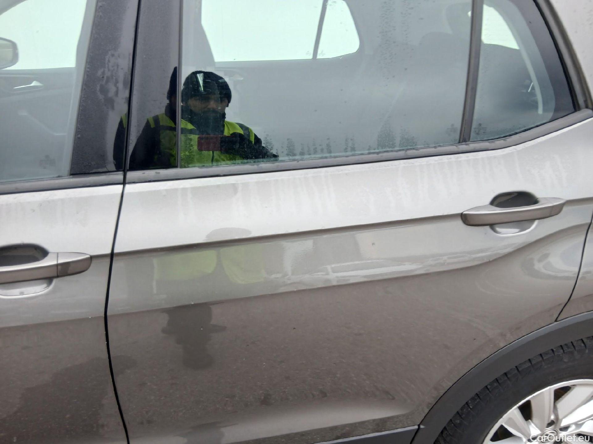  Volkswagen  T-CROSS VOLKSWAGEN  / 2018 / 5P / todoterreno Advance 1.0 TSI 85kW (115CV) DSG (AC) #8