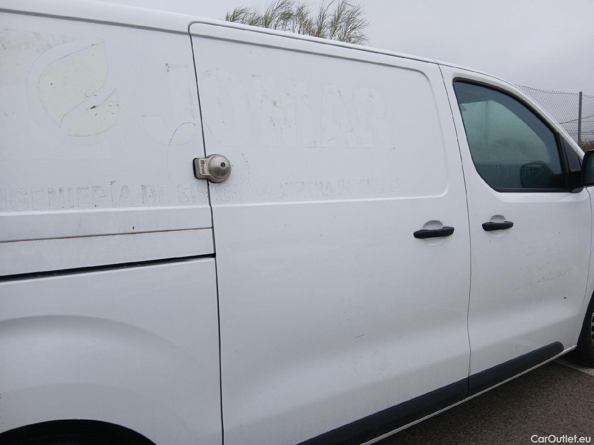  Opel  Vivaro OPEL  / 2019 / 4P / furgón 1.5 Diésel 74kW(100CV)M Std Exp #36