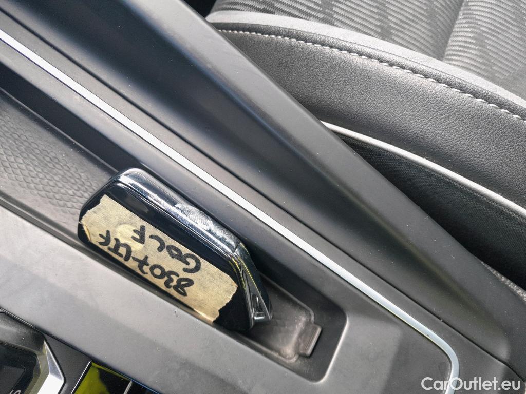  Volkswagen  Golf  VOLKSWAGEN / 2020 / 5P / berlina con portón R-Line 2.0 TDI 110kW (150CV) DSG #3