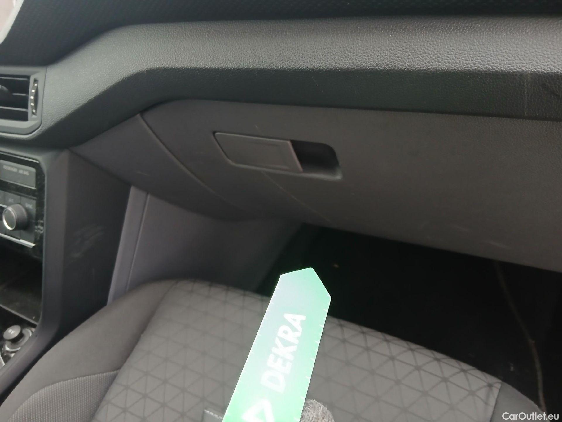  Volkswagen  T-CROSS VOLKSWAGEN  / 2018 / 5P / todoterreno Advance 1.0 TSI 85kW (115CV) DSG (AC) #27