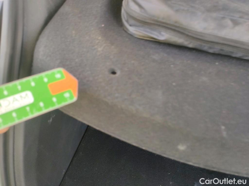  Toyota  Yaris TOYOTA  / 2020 / 5P / berlina con portón 1.5 120H Business Plus #2