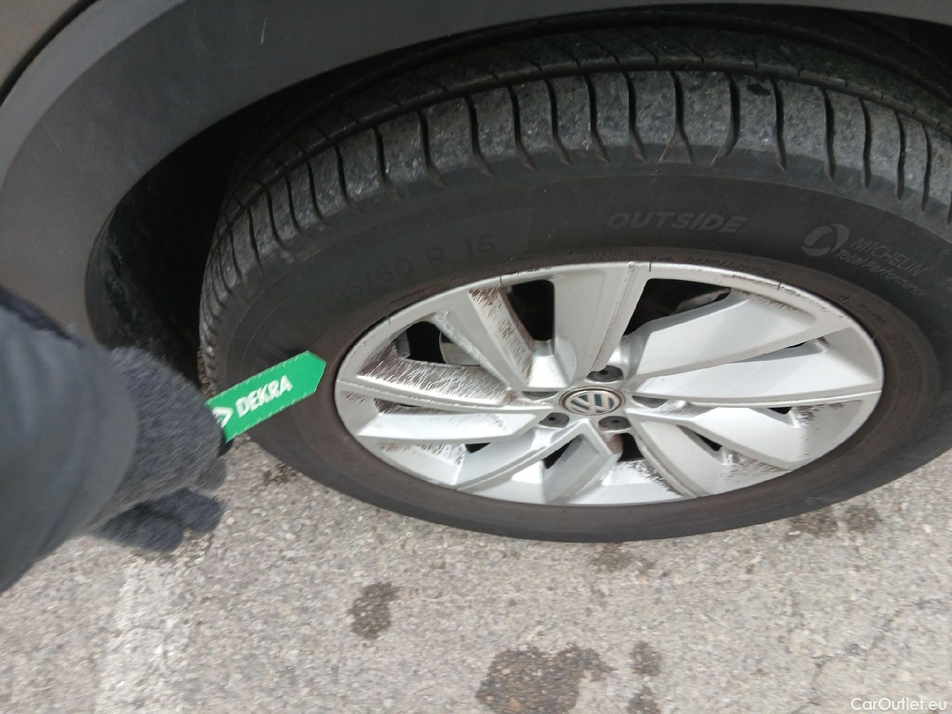  Volkswagen  T-CROSS VOLKSWAGEN  / 2018 / 5P / todoterreno Advance 1.0 TSI 85kW (115CV) DSG (AC) #25