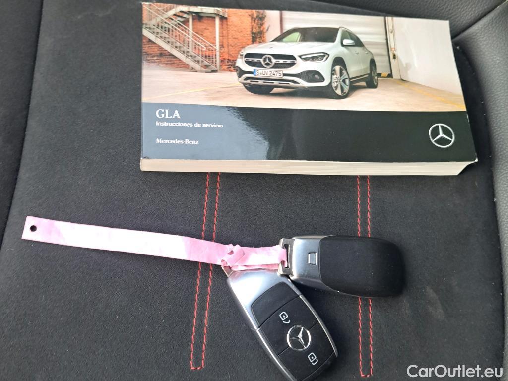  Mercedes  GLA MERCEDES-BENZ  / 2020 / 5P / todoterreno  200 D #2