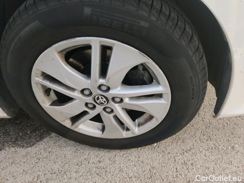  Toyota  Yaris TOYOTA  / 2020 / 5P / berlina con portón 1.5 120H Business Plus #15