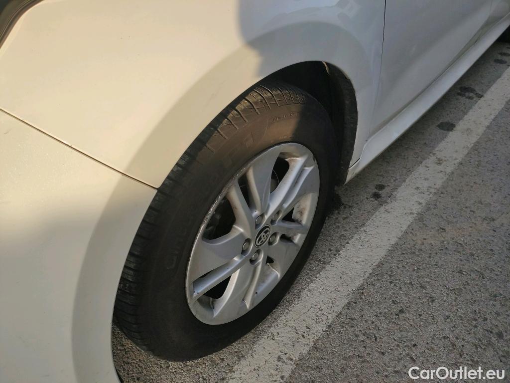  Toyota  Yaris TOYOTA  / 2020 / 5P / berlina con portón 1.5 120H Business Plus #13