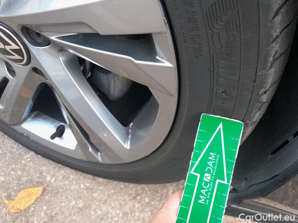  Volkswagen  Golf  VOLKSWAGEN / 2020 / 5P / berlina con portón R-Line 2.0 TDI 110kW (150CV) DSG #23