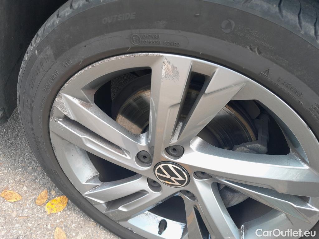  Volkswagen  Golf  VOLKSWAGEN / 2020 / 5P / berlina con portón R-Line 2.0 TDI 110kW (150CV) DSG #26