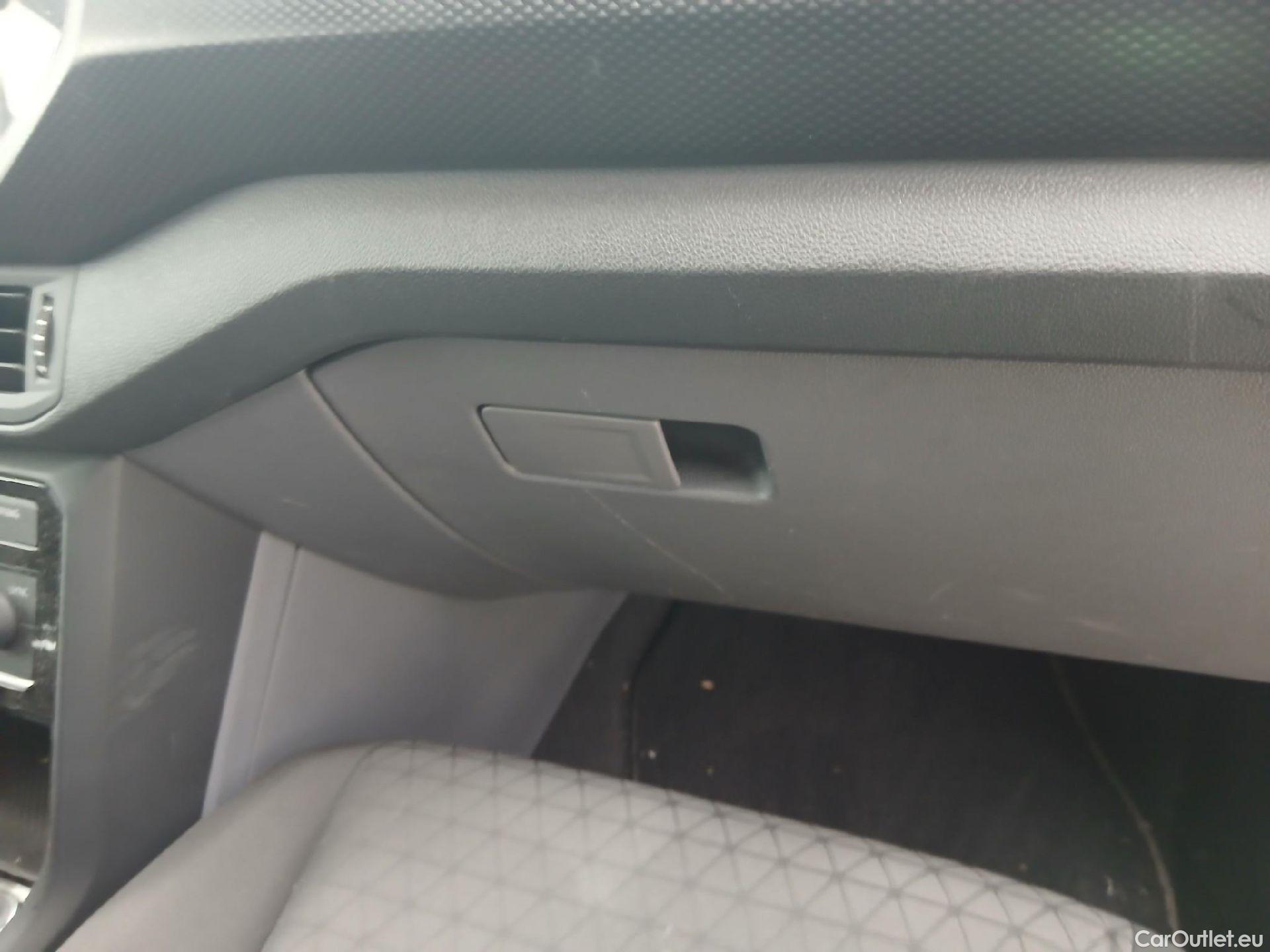  Volkswagen  T-CROSS VOLKSWAGEN  / 2018 / 5P / todoterreno Advance 1.0 TSI 85kW (115CV) DSG (AC) #28